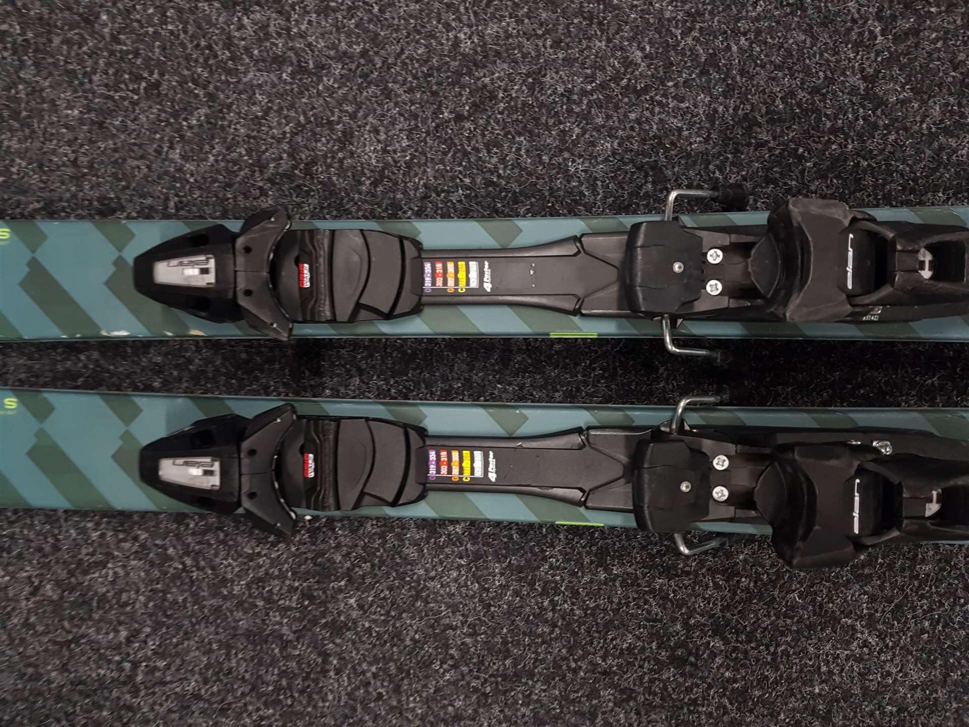 Použité lyže freestyle ELAN SLINGSHOT