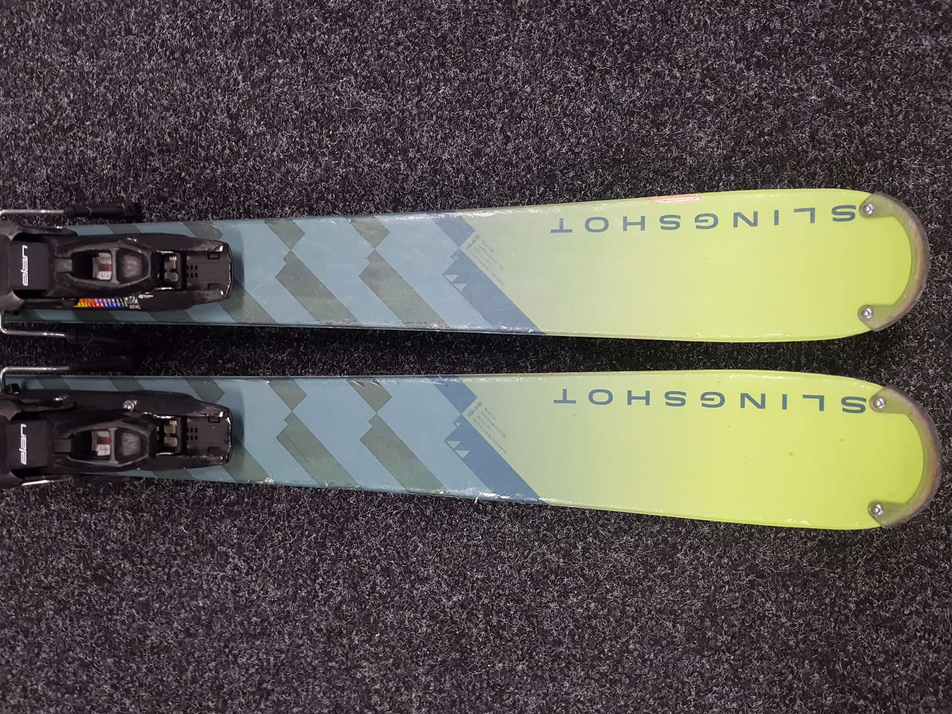 Použité lyže freestyle ELAN SLINGSHOT