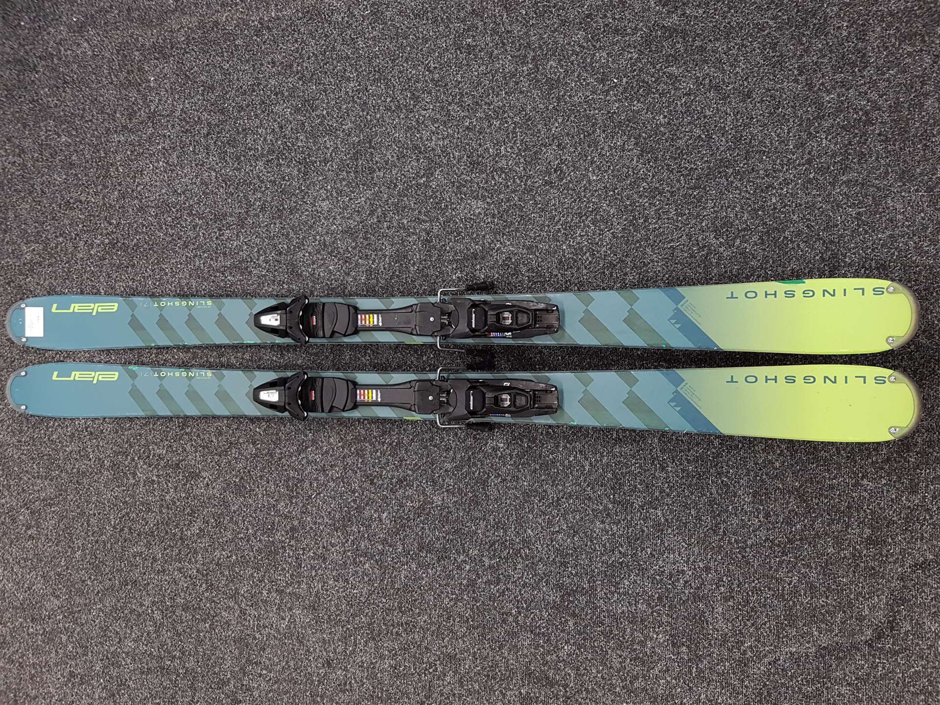 Použité lyže freestyle ELAN SLINGSHOT