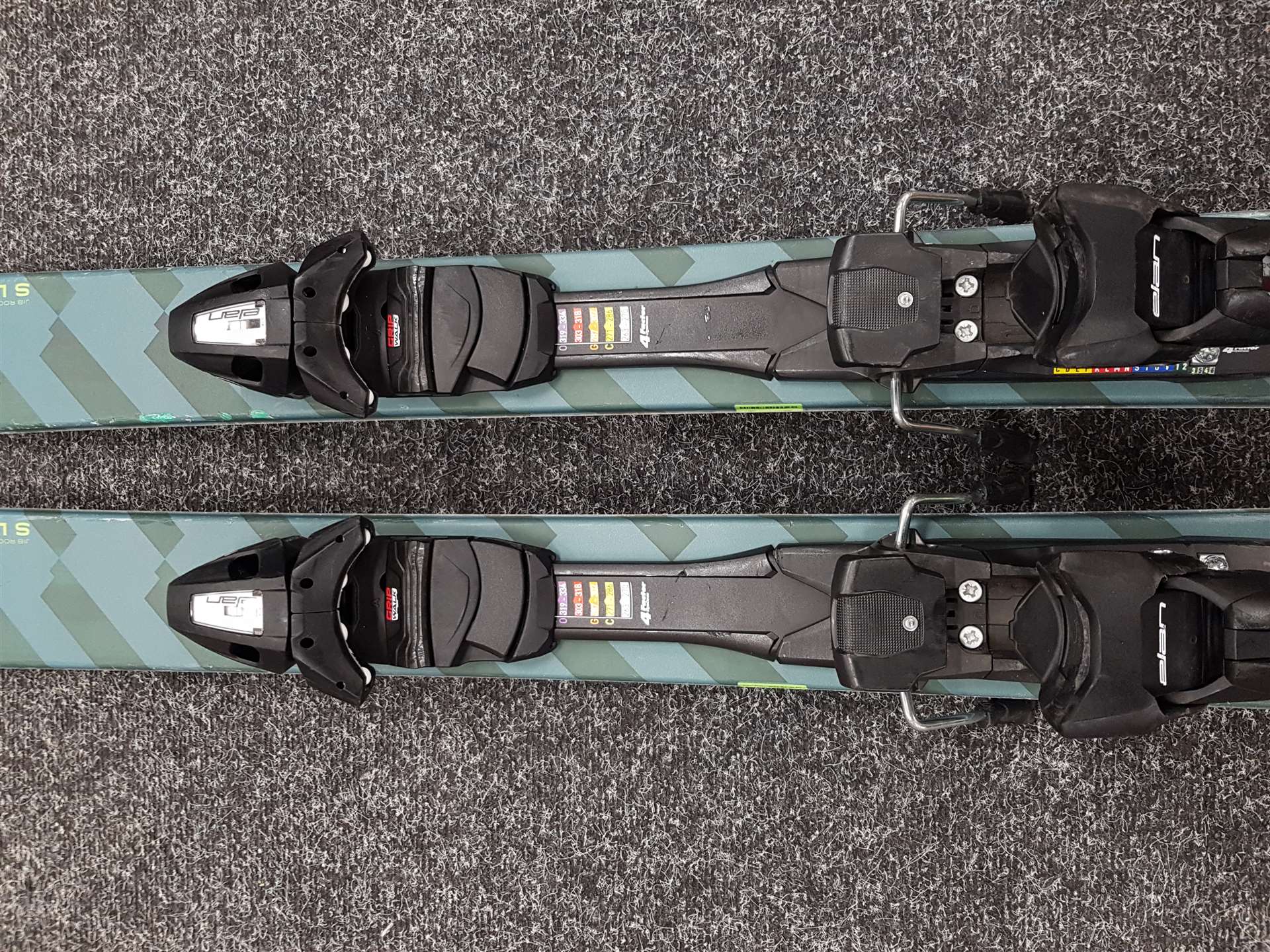 Použité lyže freestyle ELAN SLINGSHOT