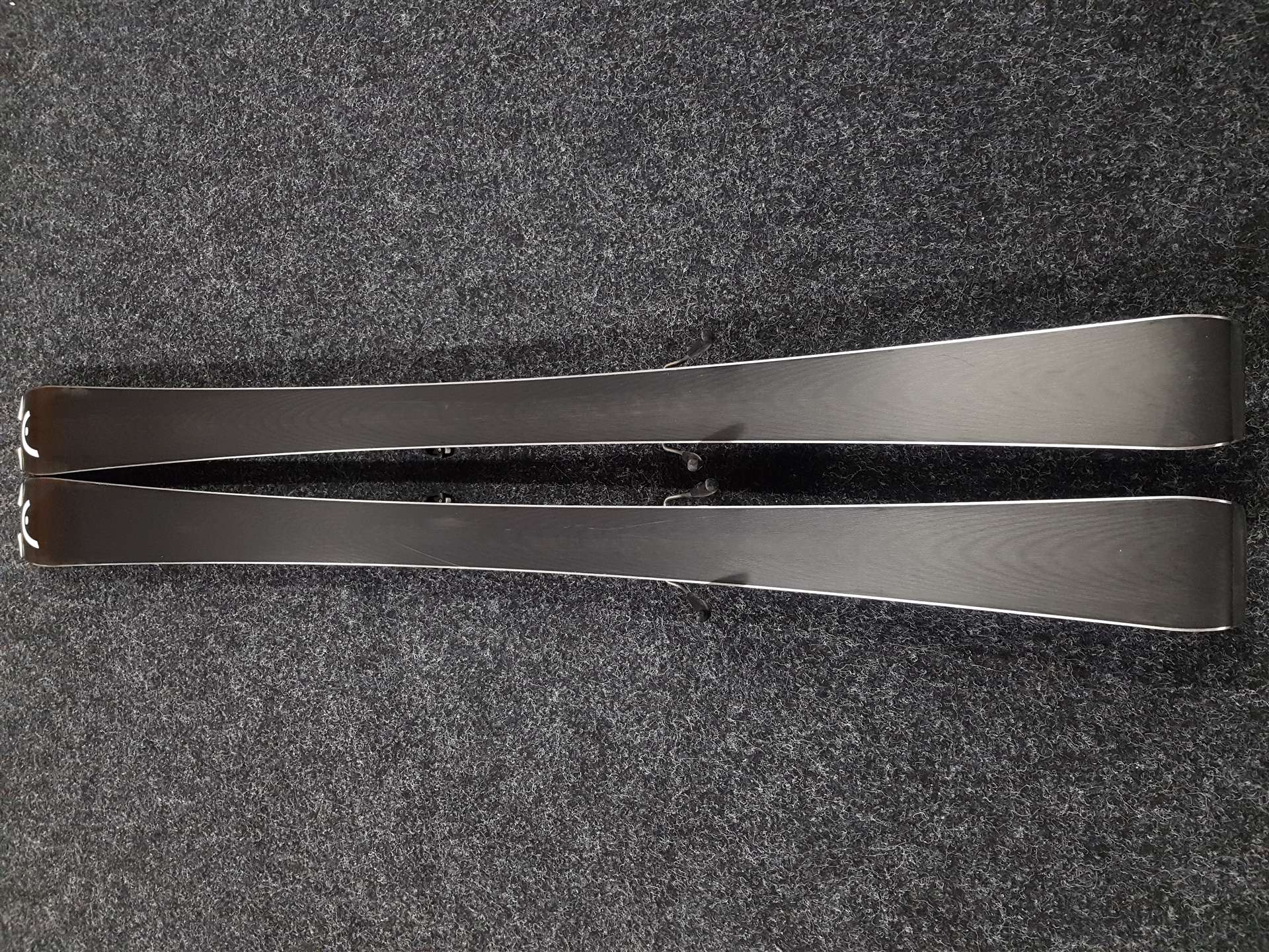 Použité lyže HEAD Supershape + viazanie Head 7.5