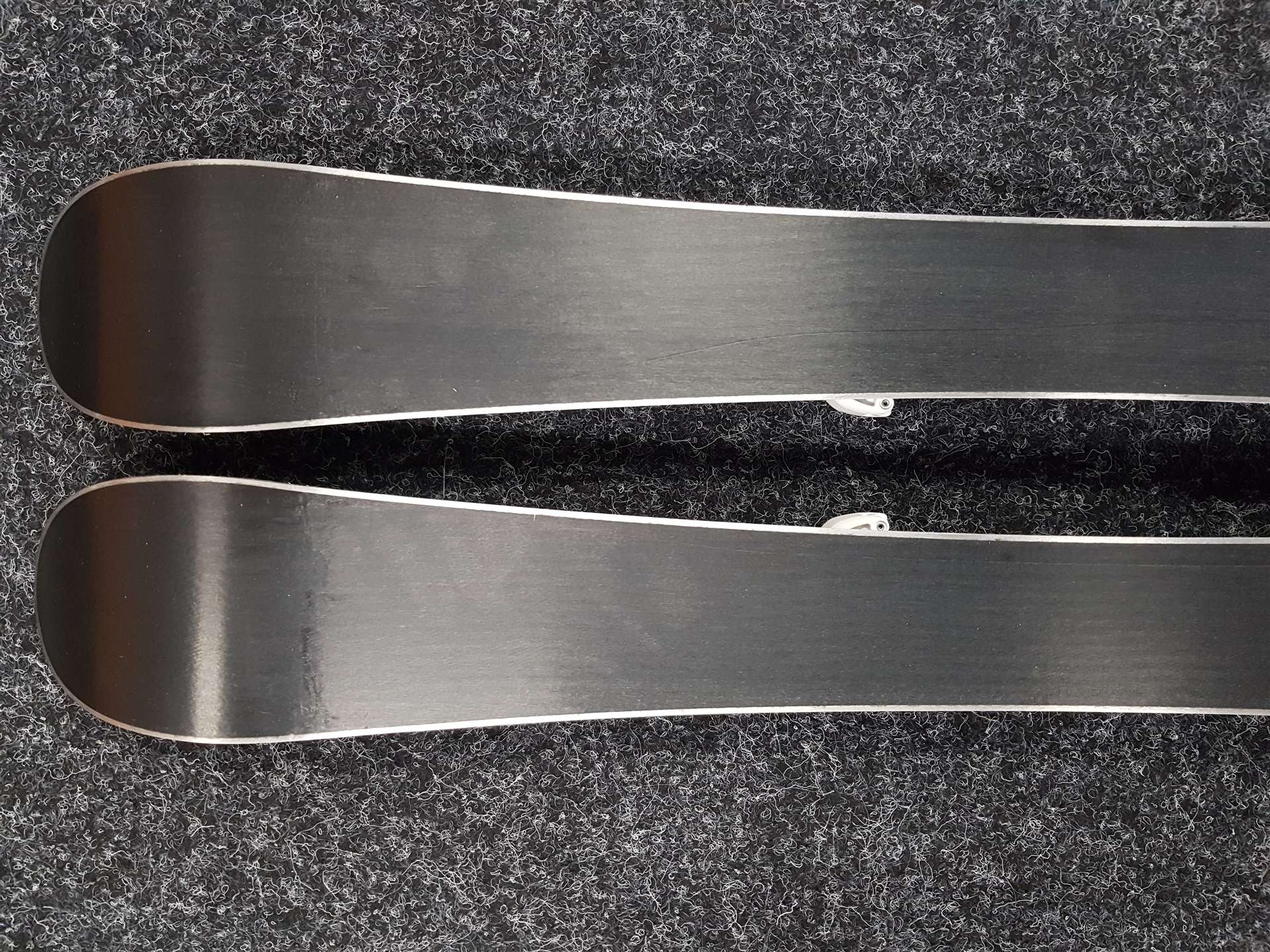 Použité detské lyže WEDZE Boost 100 + viazanie Tyrolia SMR 4.5