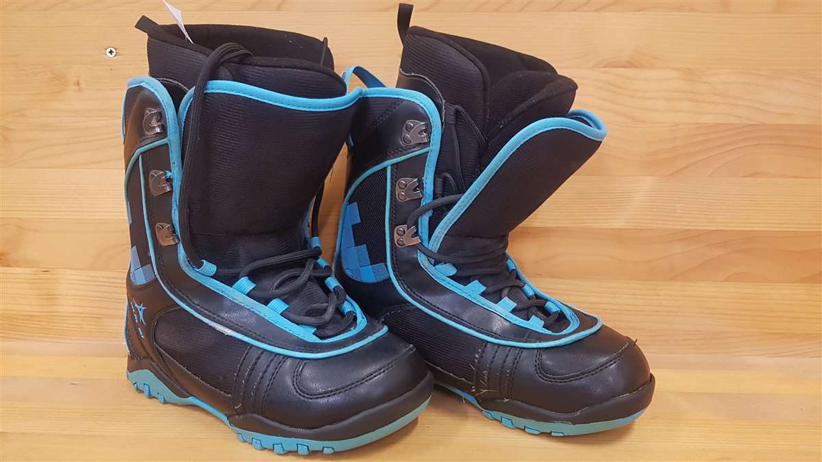 Bazárové snowboardové topánky Radical čiernomodré