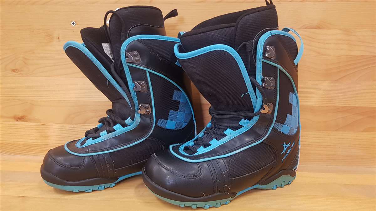 Bazárové snowboardové topánky Radical čiernomodré
