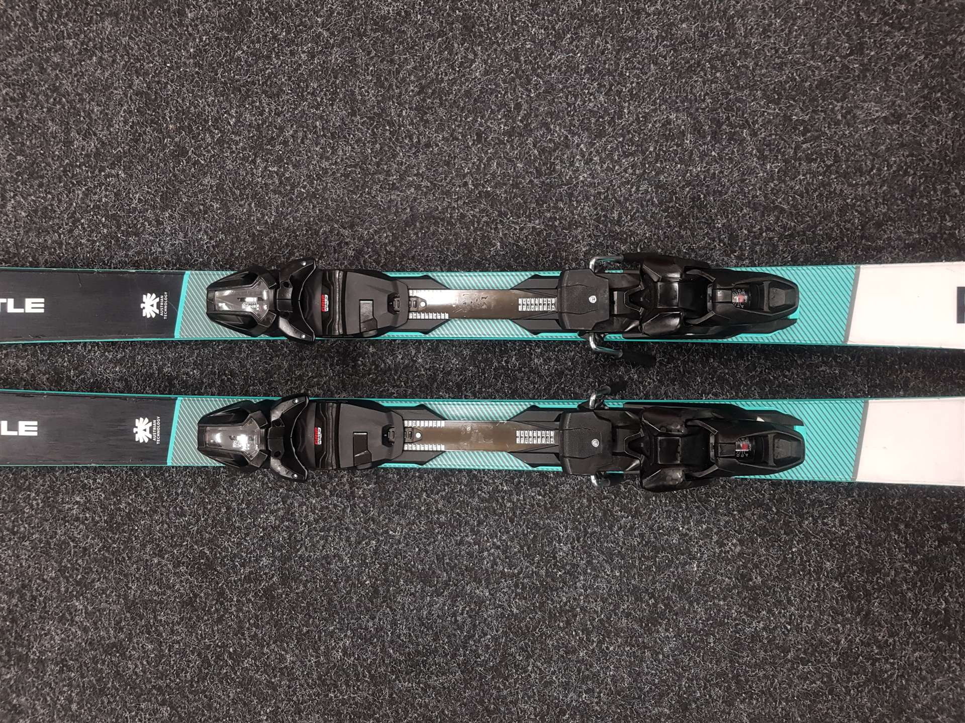 Použité lyže KASTLE RX 11 + viazanie Kastle 12