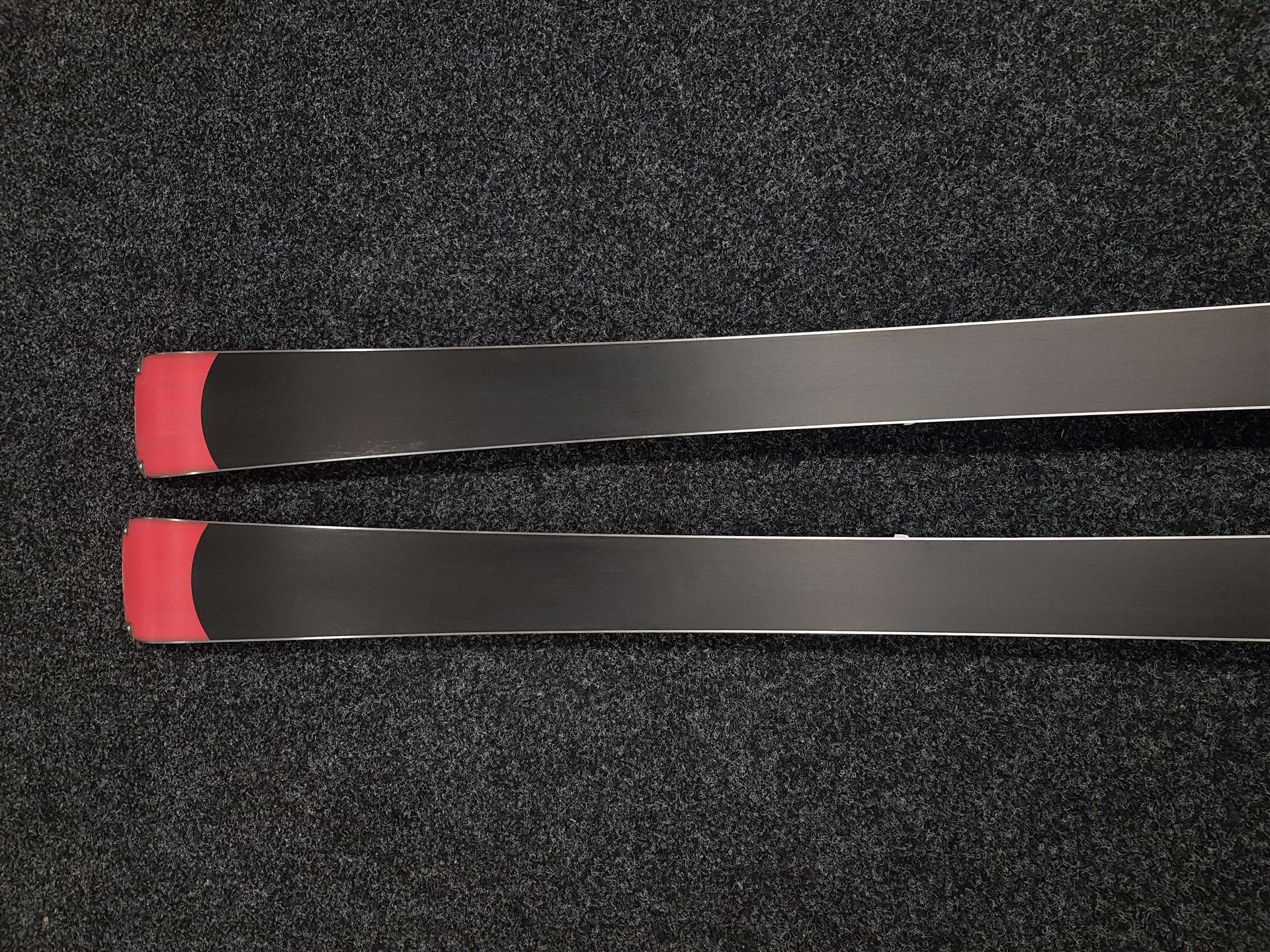 Bazárové lyže Rossignol Pursuit P200 LTD Carbon