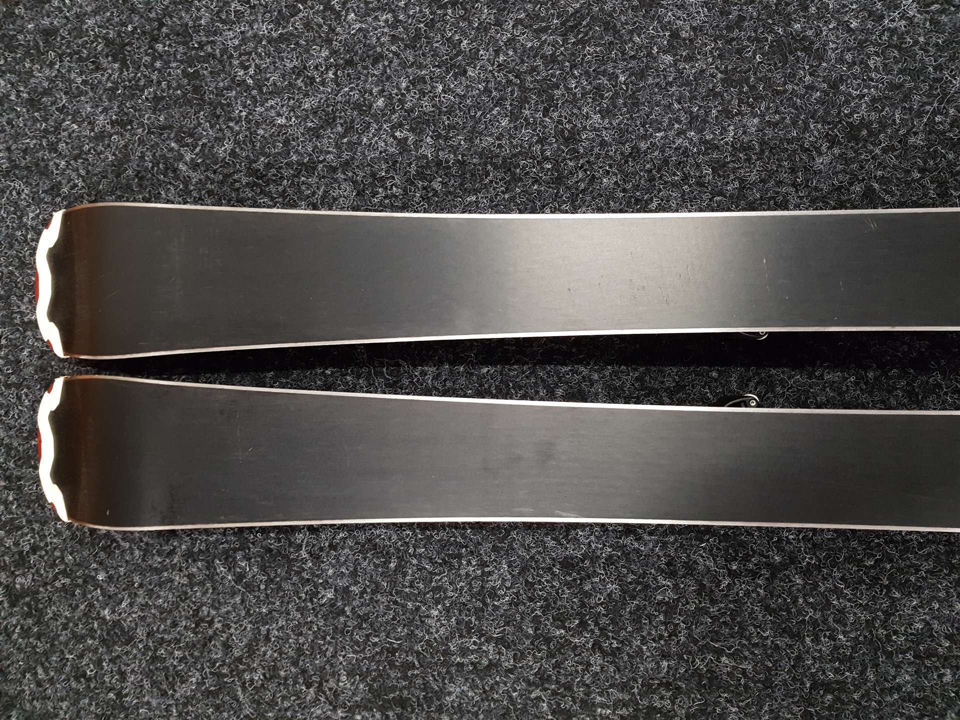 Použité lyže HEAD Team Era 2,0 Supershape  + viazanie Head LRX 4,5