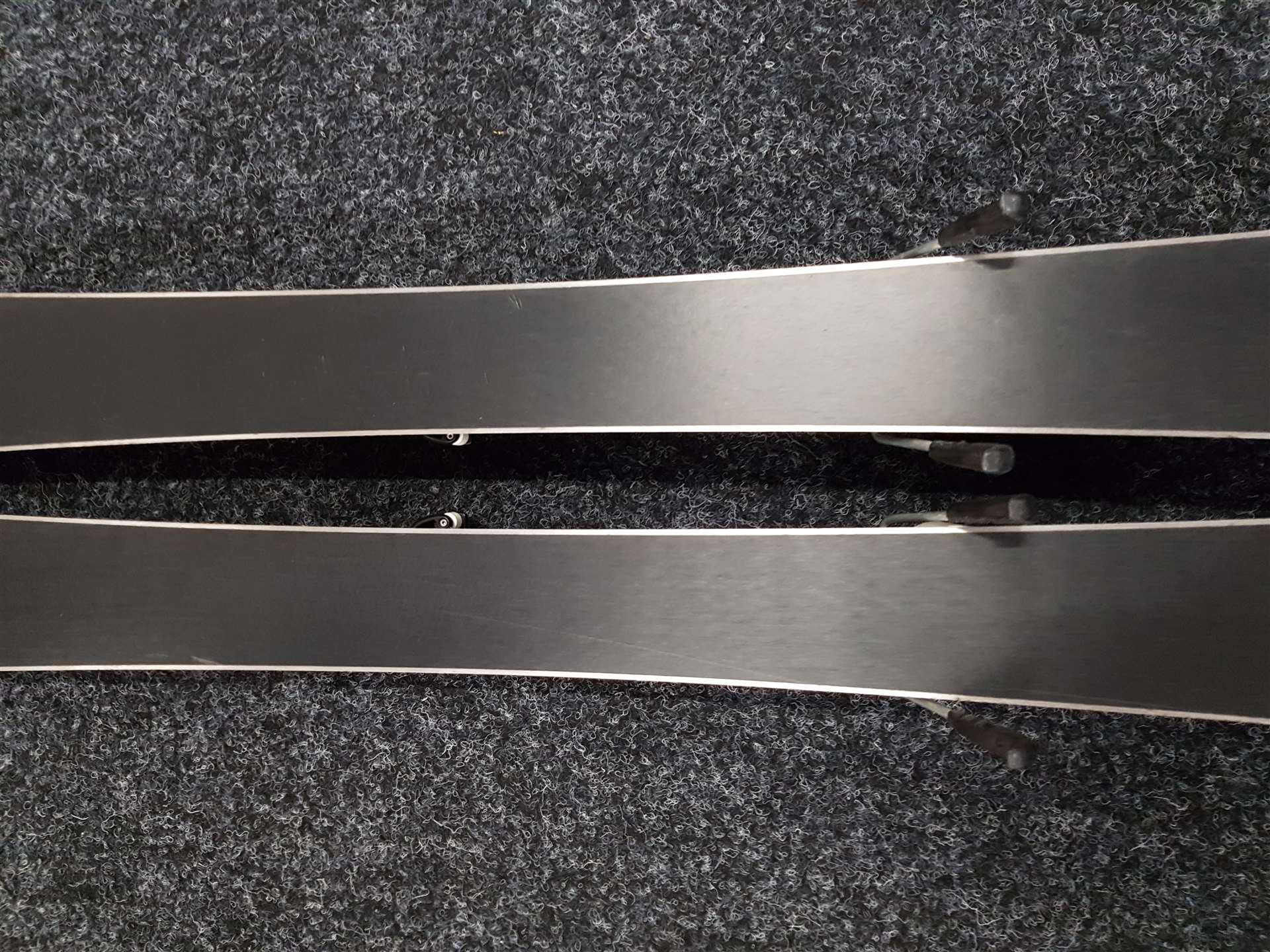 Použité lyže HEAD Team Era 2,0 Supershape  + viazanie Head LRX 4,5