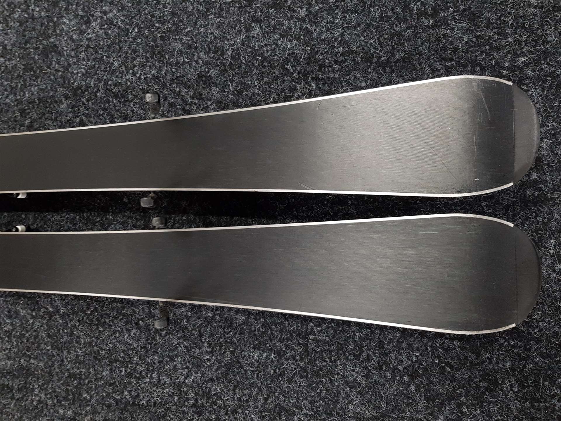 Použité lyže HEAD Team Era 2,0 Supershape  + viazanie Head LRX 4,5