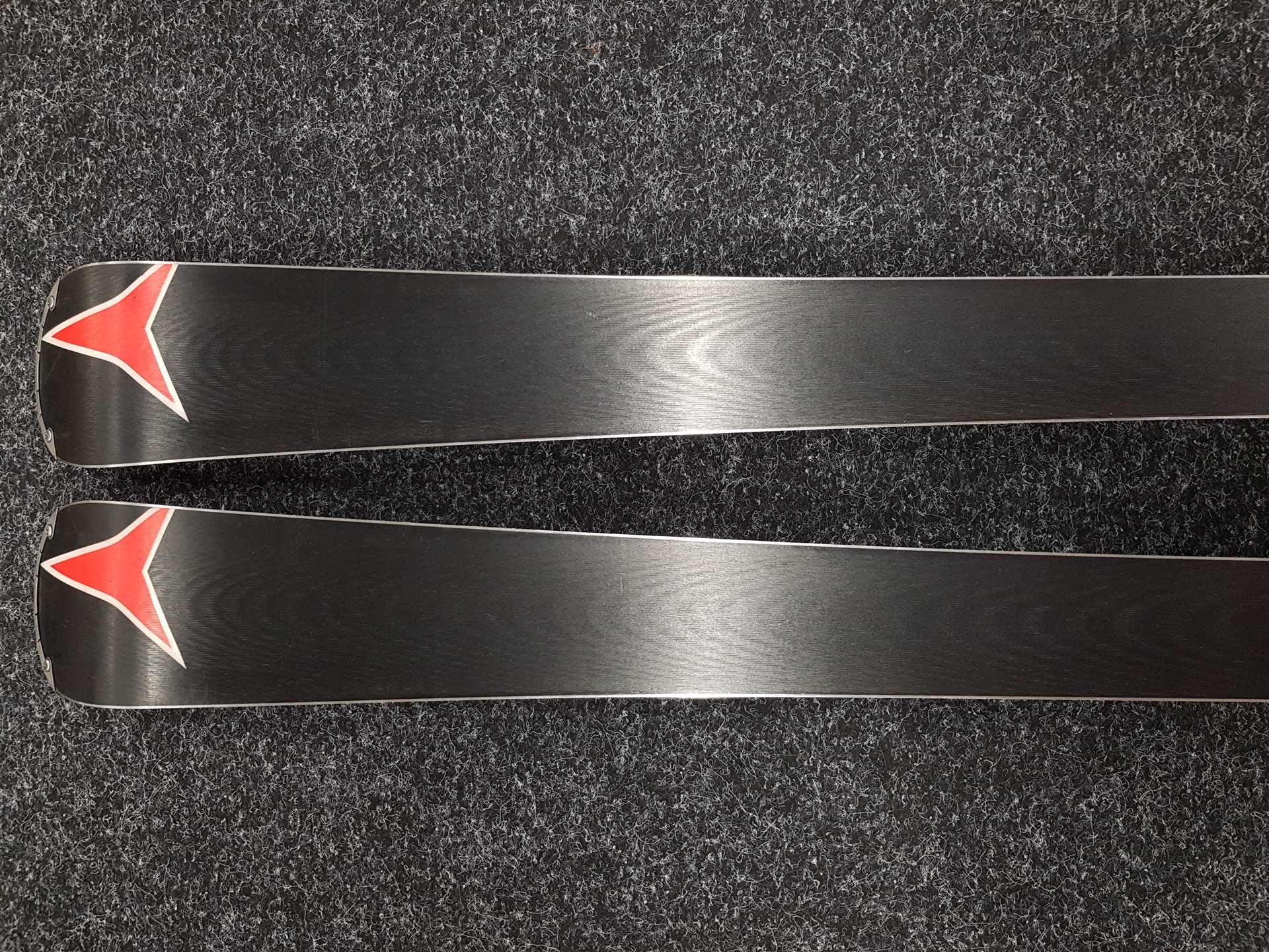 Použité lyže ATOMIC Redster SL + viazanie Atomic Neox 12