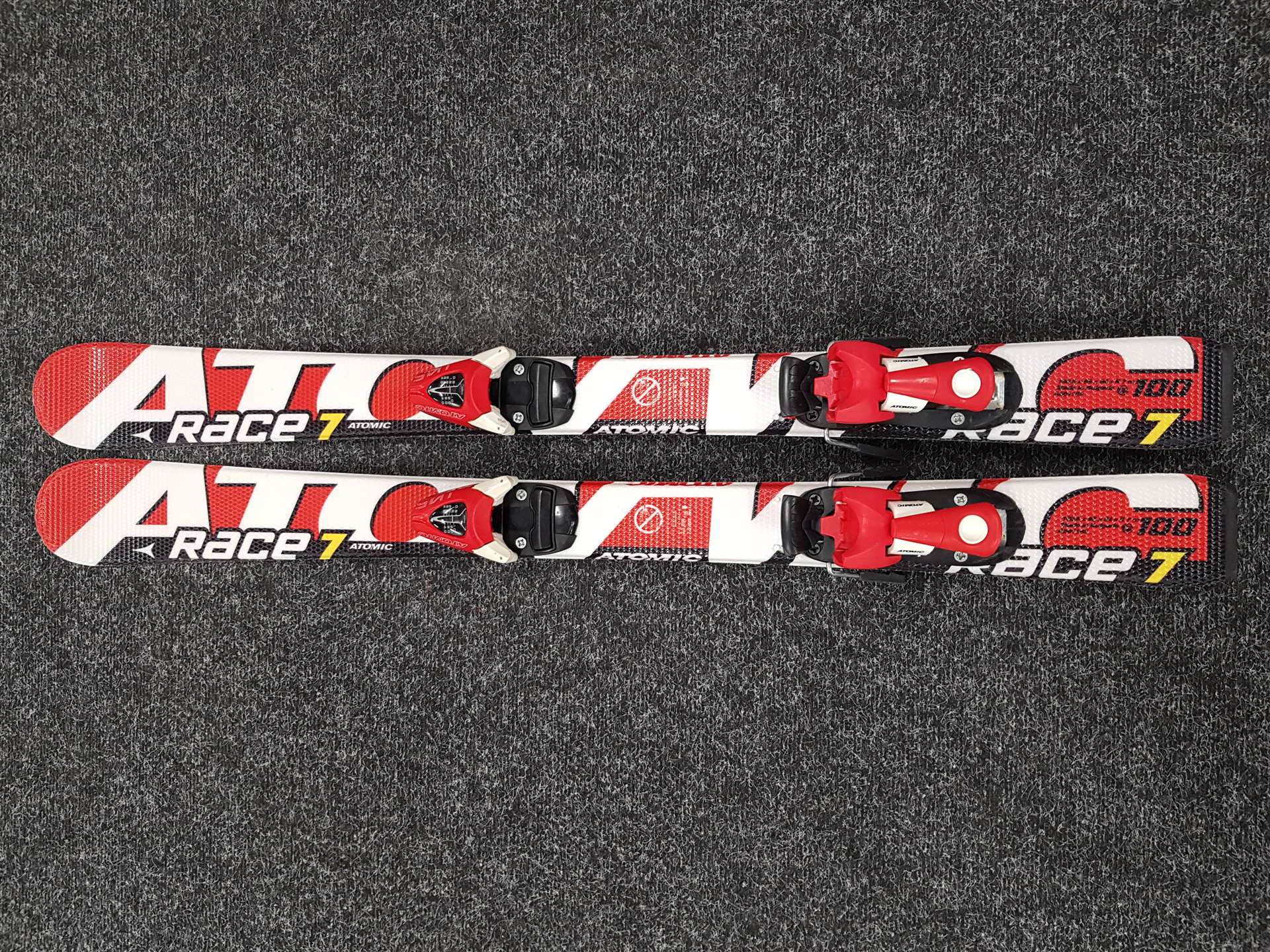 Použité lyže  ATOMIC RACE 7