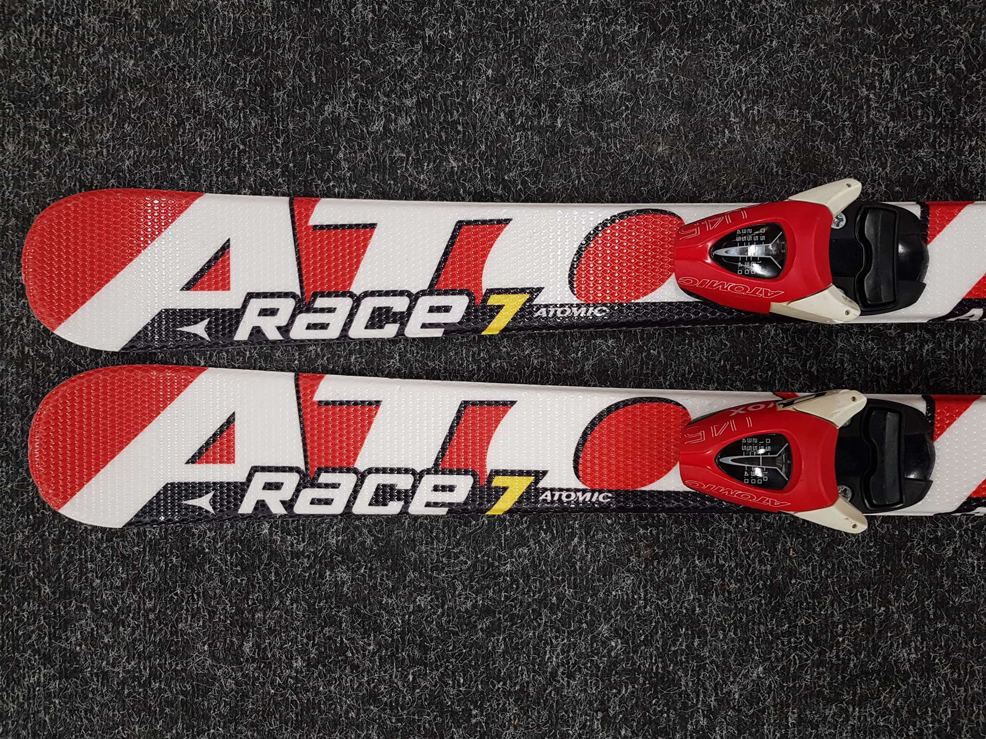 Použité lyže  ATOMIC RACE 7