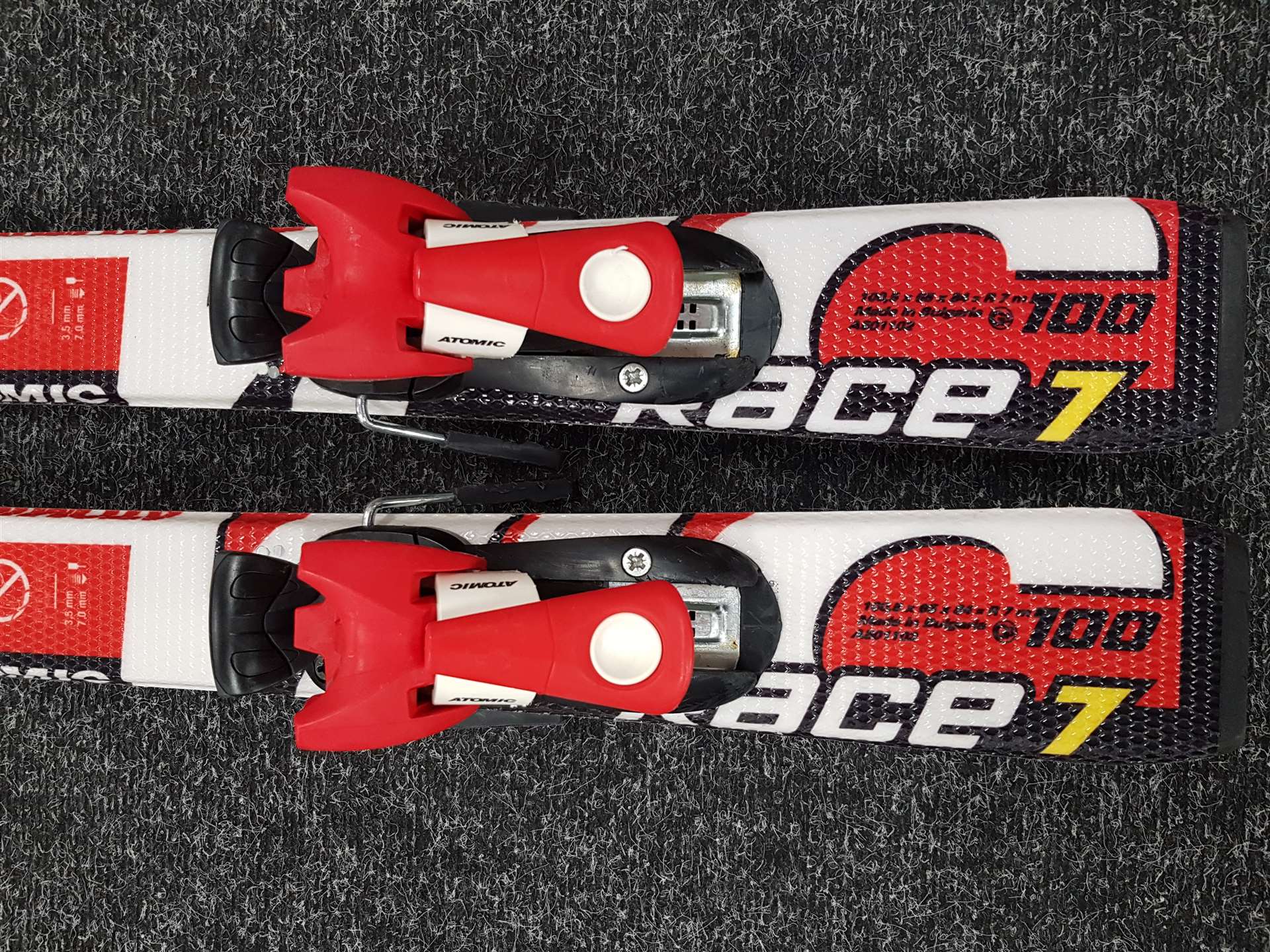 Použité lyže  ATOMIC RACE 7