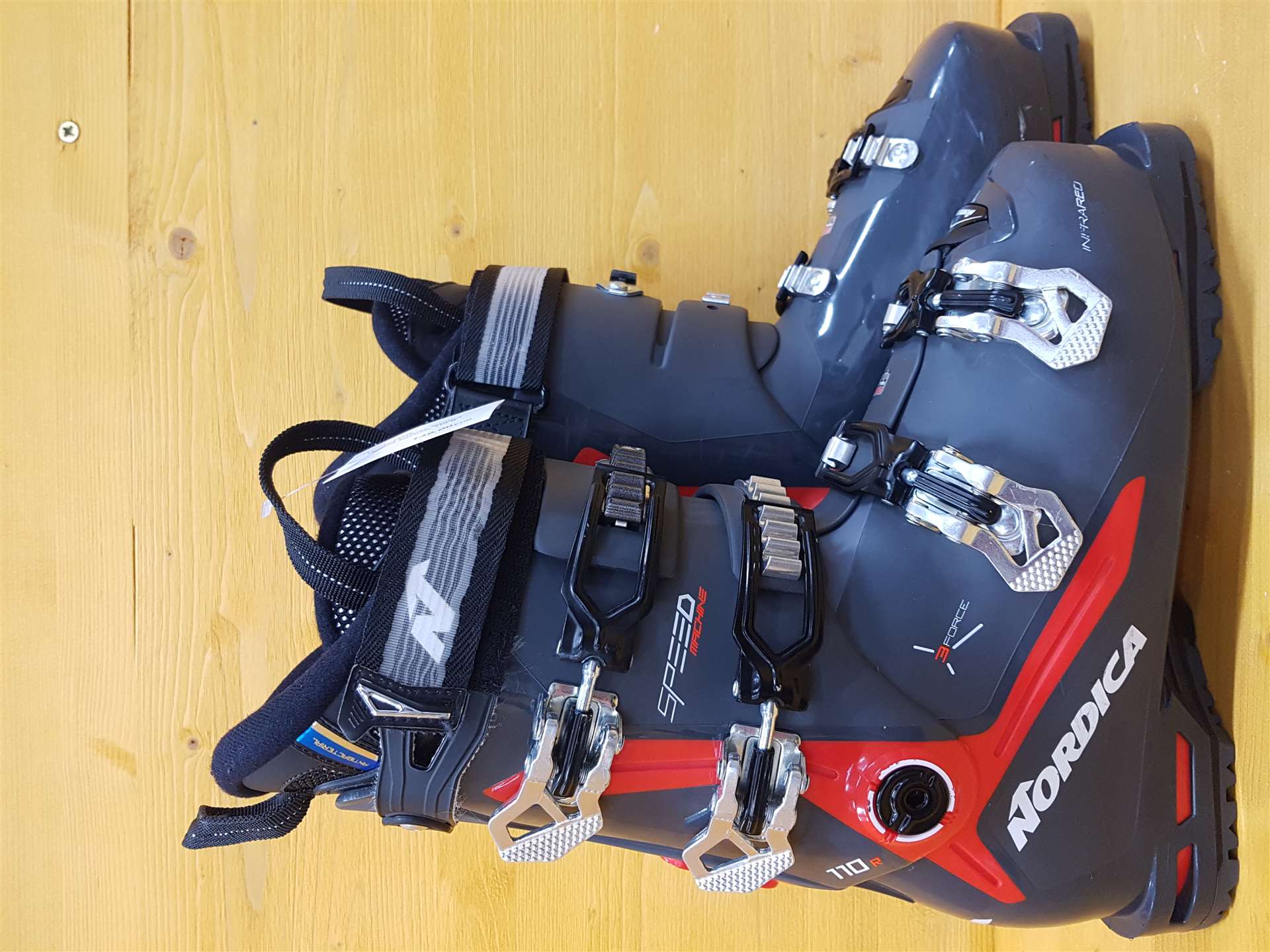 Použité lyžiarky Nordica Speed Machine 110 R