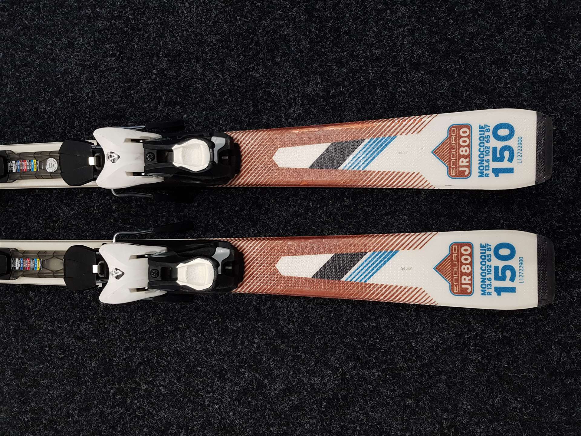 Použité lyže SALOMON Enduro JR 800  + viazanie Salomon L 7