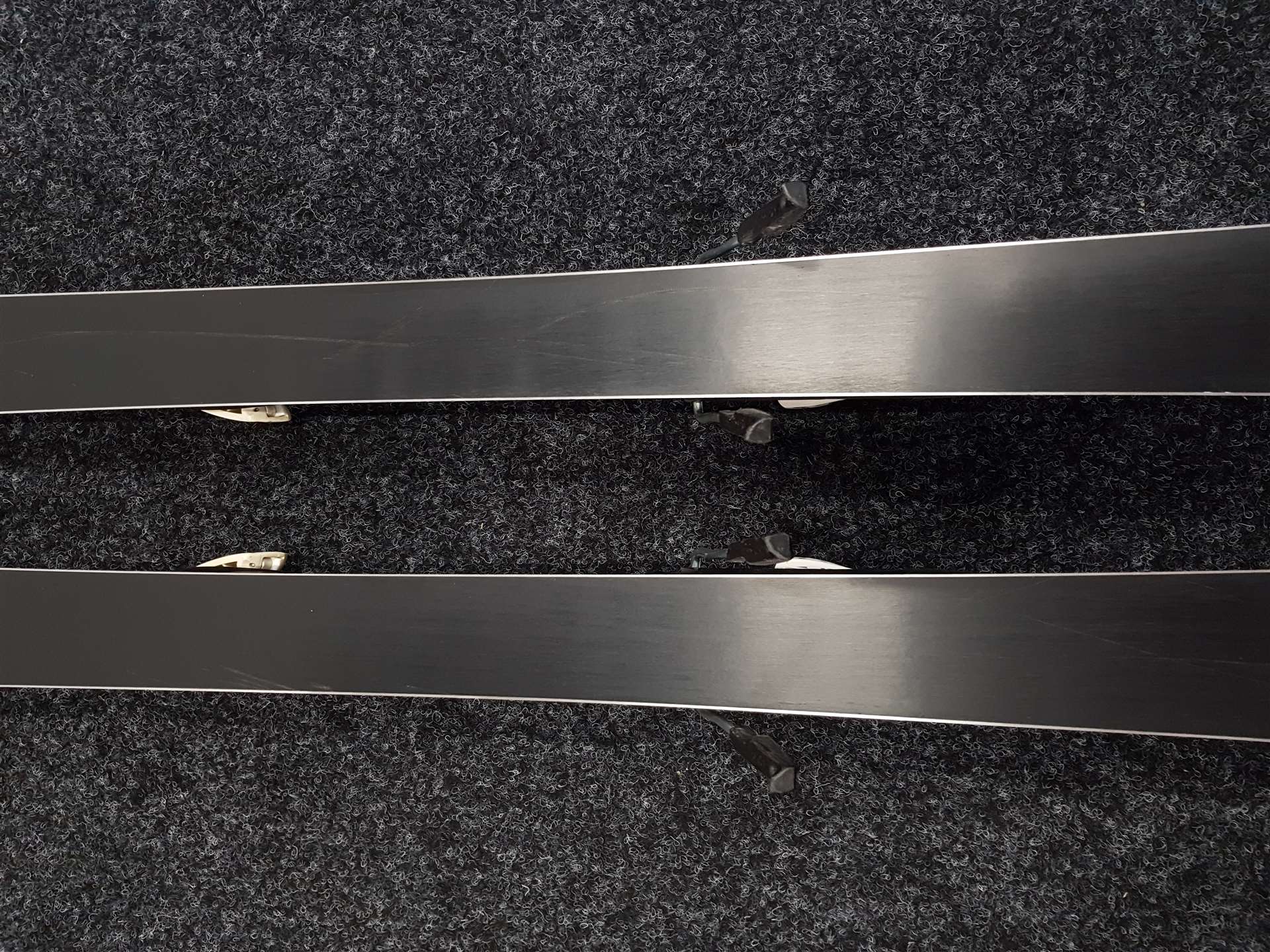 Použité lyže SALOMON Enduro JR 800  + viazanie Salomon L 7