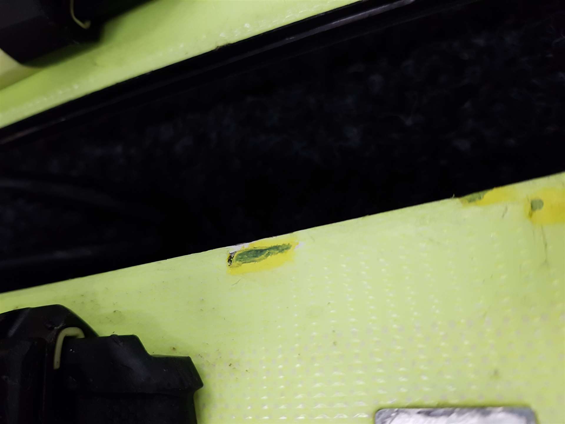 Použité lyže HEAD Super Shape  + viazanie Head JPS 7.5 CA