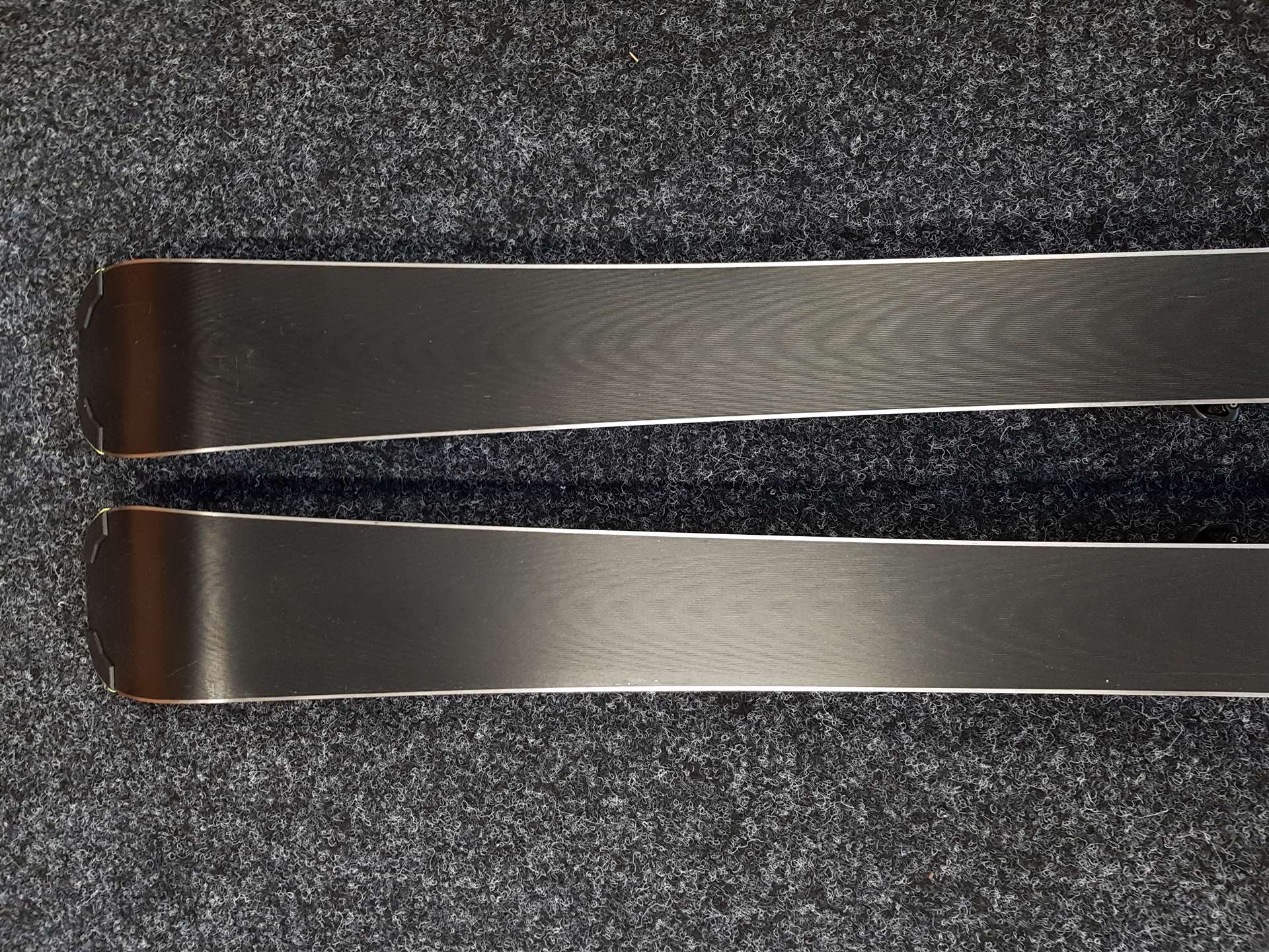 Použité lyže HEAD Super Shape  + viazanie Head JPS 7.5 CA