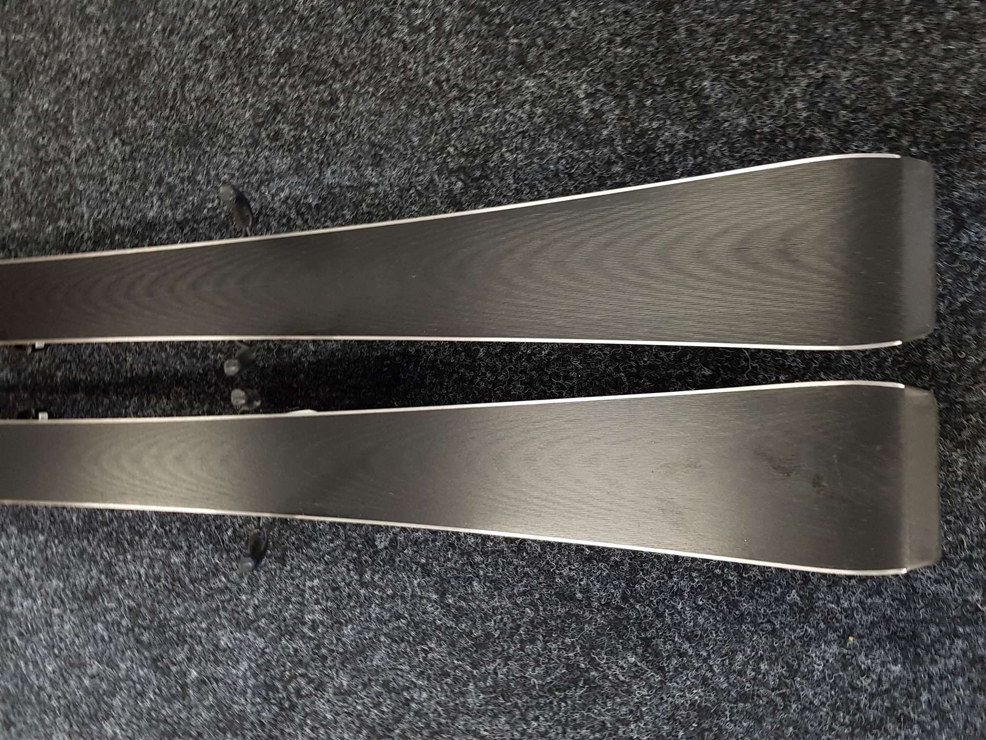 Použité lyže HEAD Super Shape  + viazanie Head JPS 7.5 CA