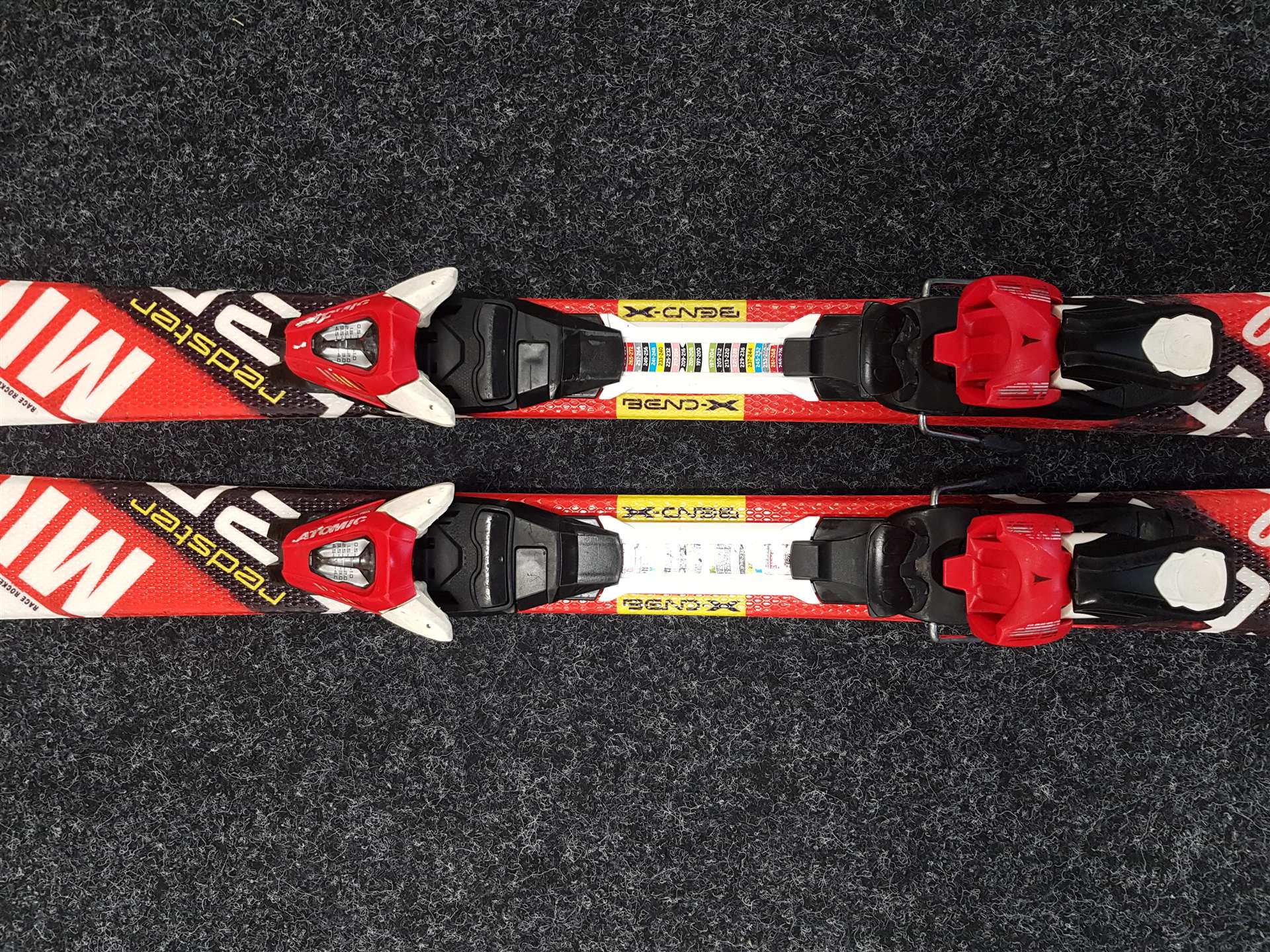Použité detské lyže ATOMIC Redster XT + viazanie Atomic XTE 45