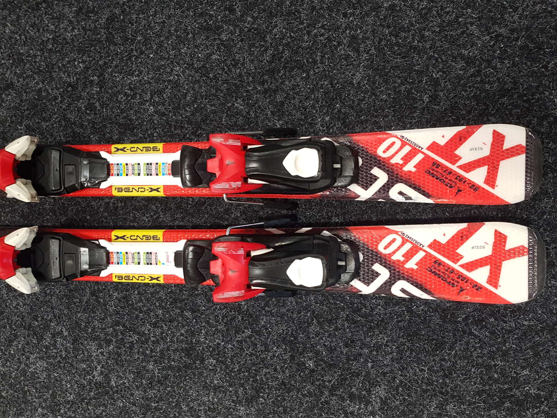 Použité detské lyže ATOMIC Redster XT + viazanie Atomic XTE 45