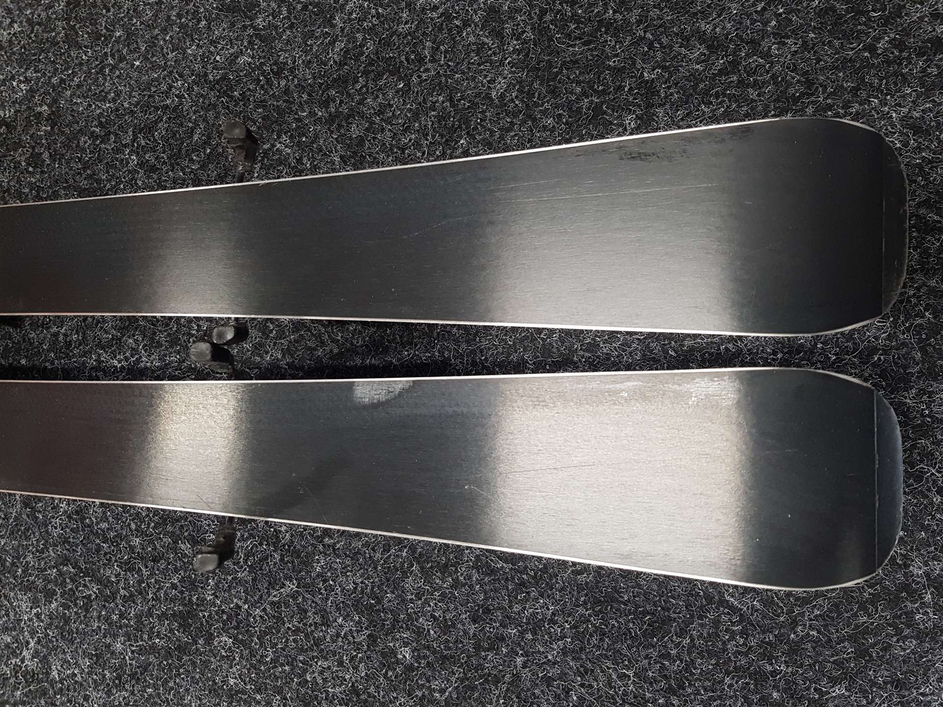 Použité detské lyže ATOMIC Redster XT + viazanie Atomic XTE 45