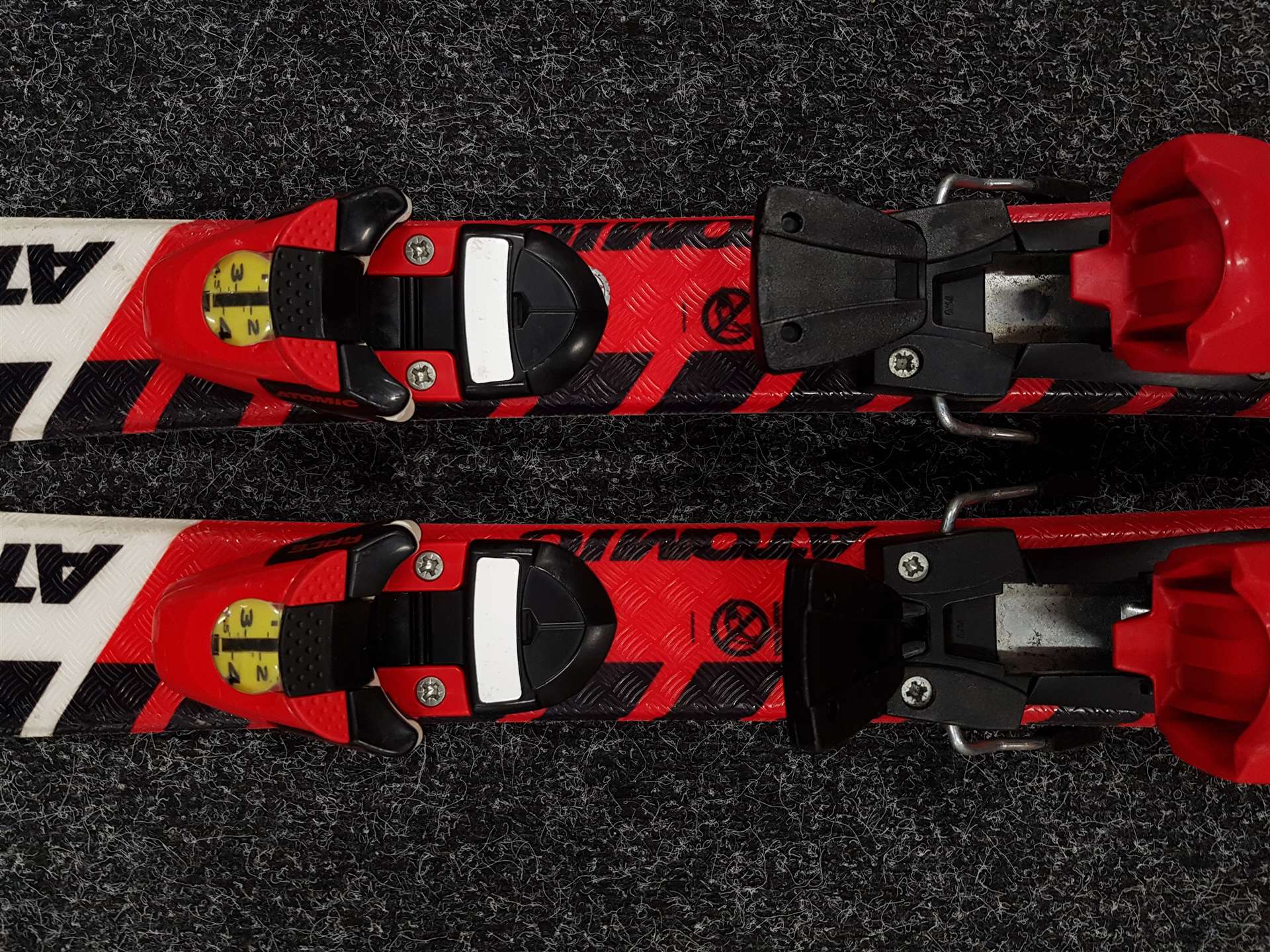 Použité lyže Atomic Race 8