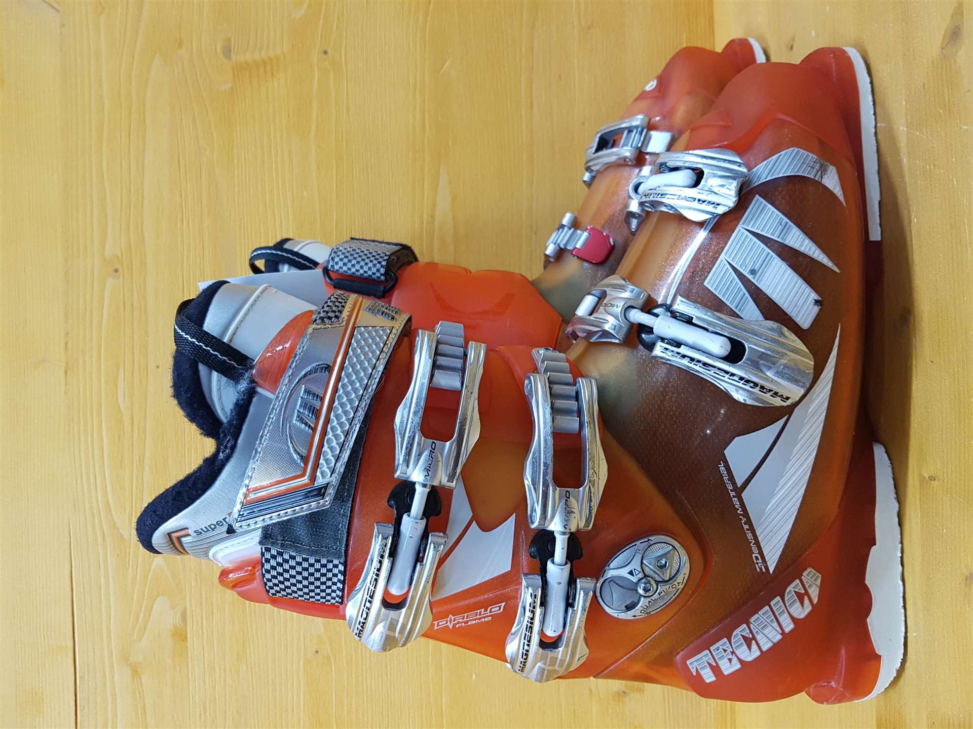 Použité lyžiarky Tecnica Diablo Flame