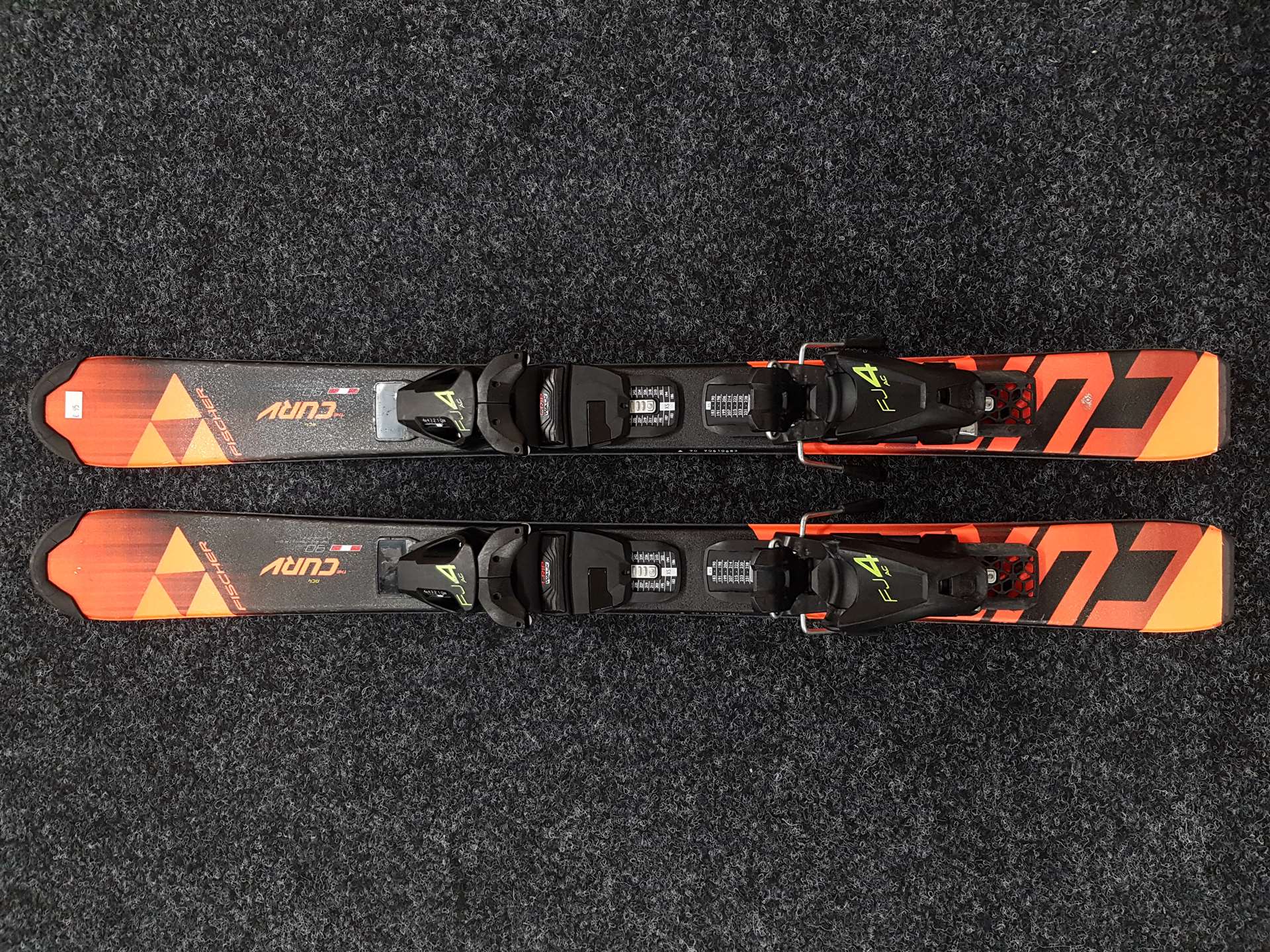 Použité lyže FISCHER The Curv RC4  + viazanie Fischer FJ 4
