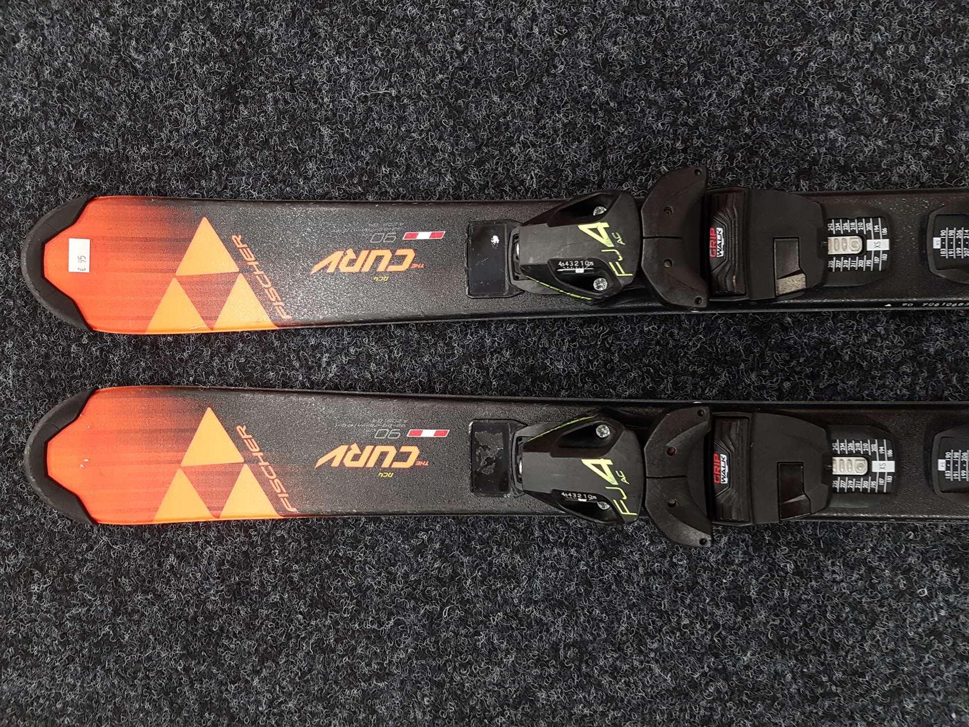 Použité lyže FISCHER The Curv RC4  + viazanie Fischer FJ 4