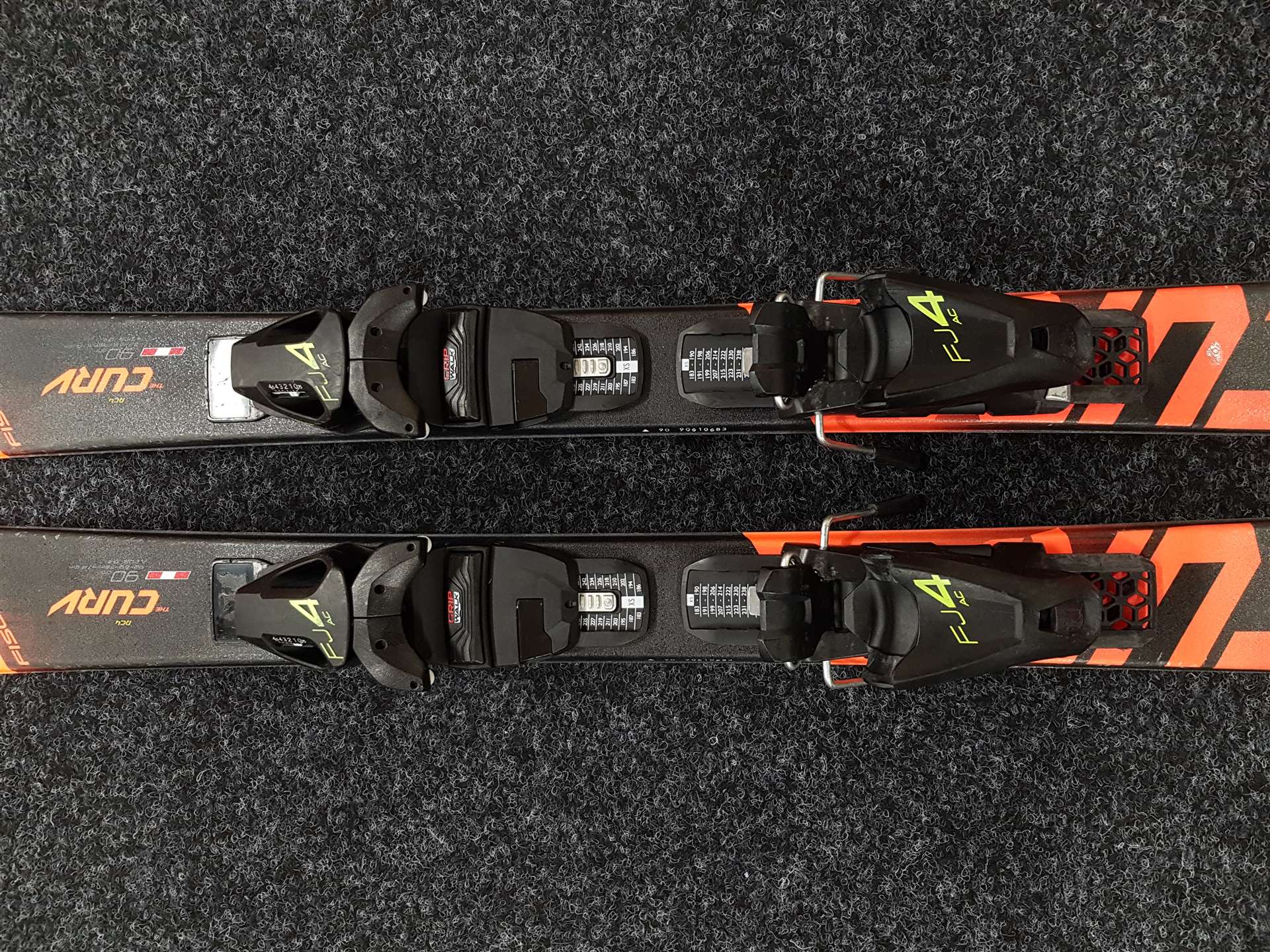 Použité lyže FISCHER The Curv RC4  + viazanie Fischer FJ 4