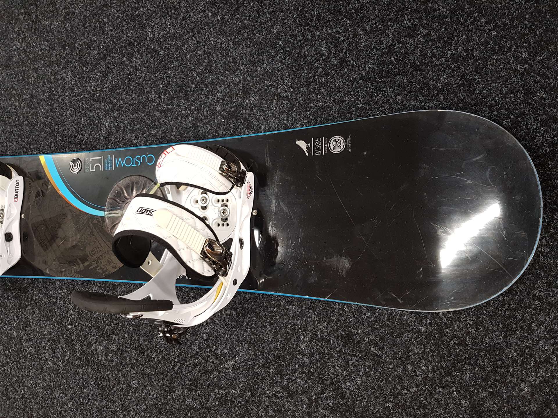 Použitý snowboard Burton Custom 51 + viazanie Burton mission veľkosť M