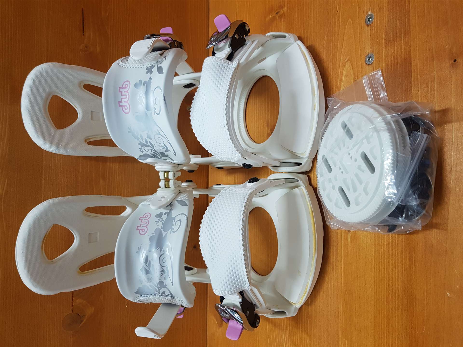 Snowboardové viazanie DUB Bieloružové