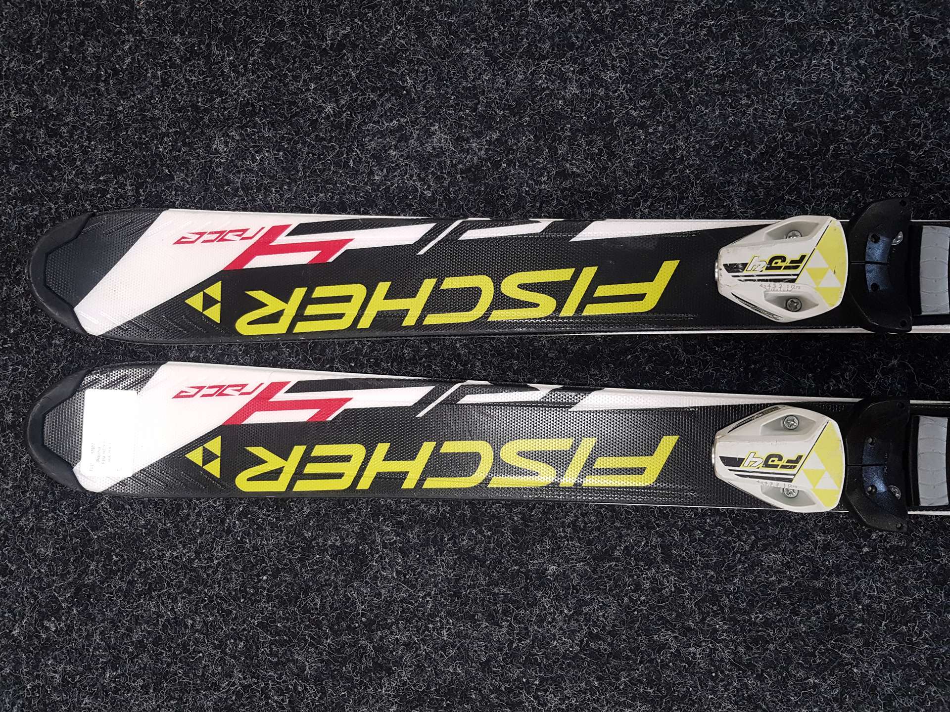 Použité detské lyže FISCHER RC4 Race + viazanie Fischer FJ4