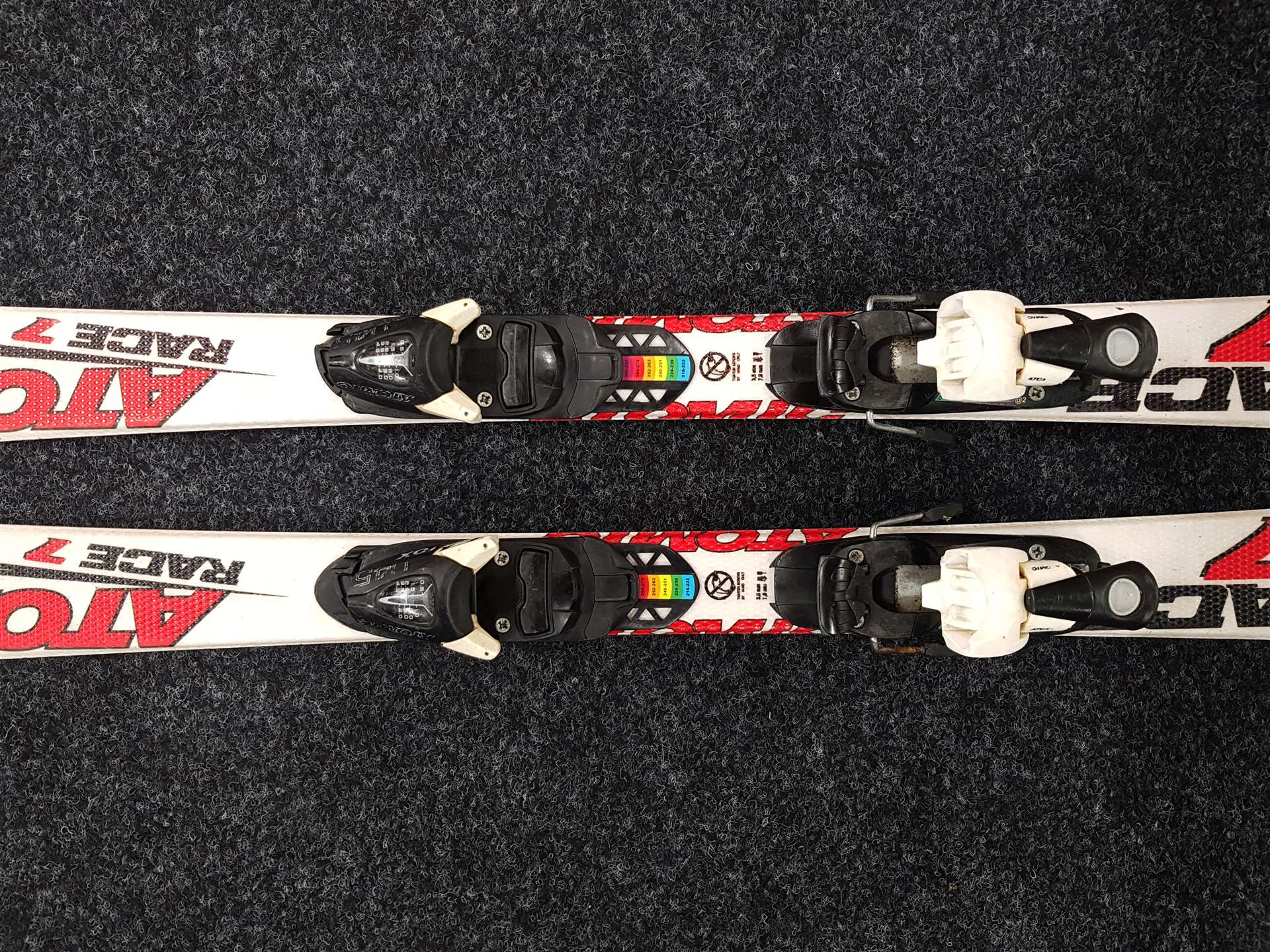 Použité lyže ATOMIC Race 7 + viazanie Atomic 4,5