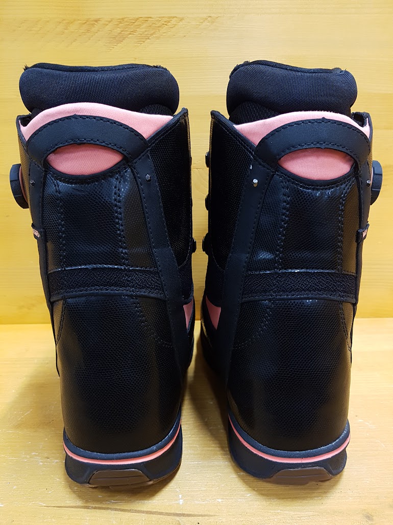 Použité snowboardové topánky Vans Ferra