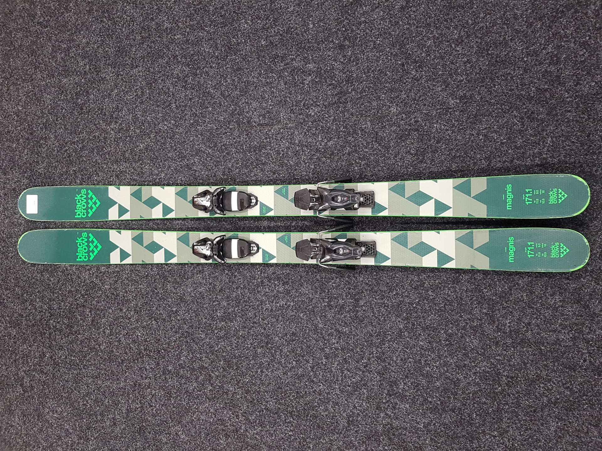 Použité freestyle lyže BLACK CROWS MAGNIS + viazanie Tyrolia SLR 10