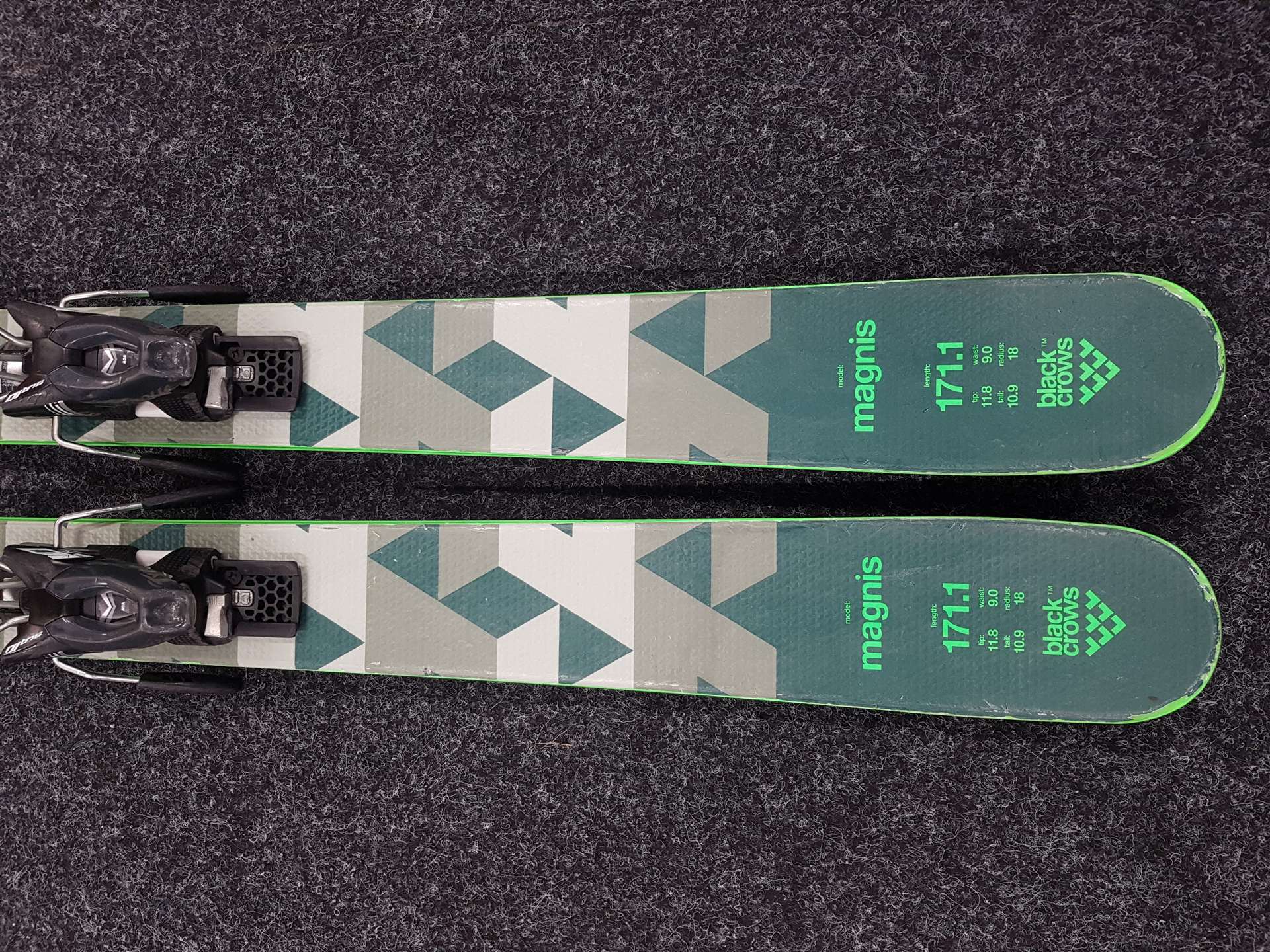 Použité freestyle lyže BLACK CROWS MAGNIS + viazanie Tyrolia SLR 10