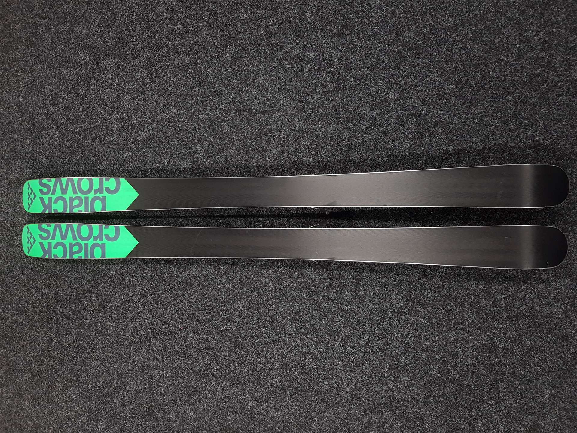 Použité freestyle lyže BLACK CROWS MAGNIS + viazanie Tyrolia SLR 10