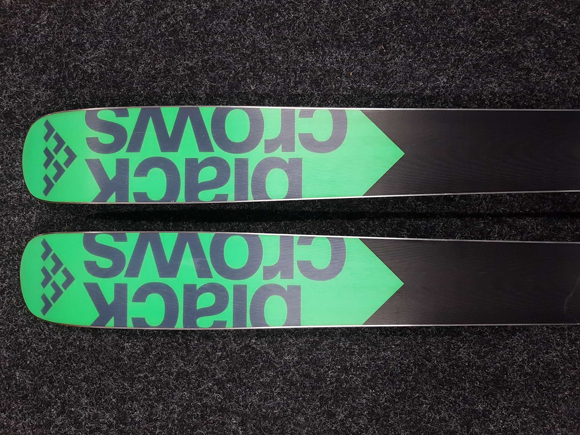 Použité freestyle lyže BLACK CROWS MAGNIS + viazanie Tyrolia SLR 10