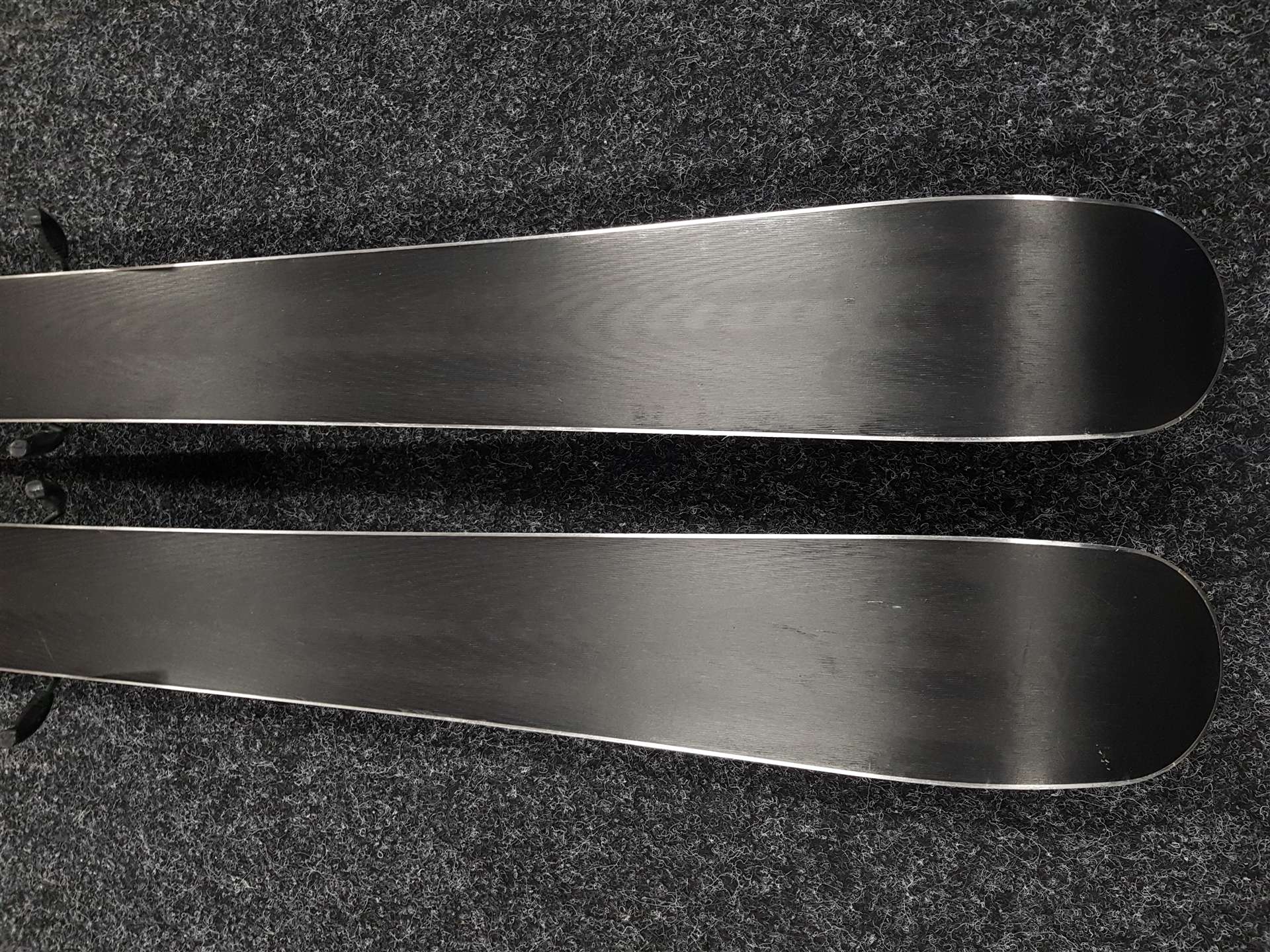 Použité freestyle lyže BLACK CROWS MAGNIS + viazanie Tyrolia SLR 10