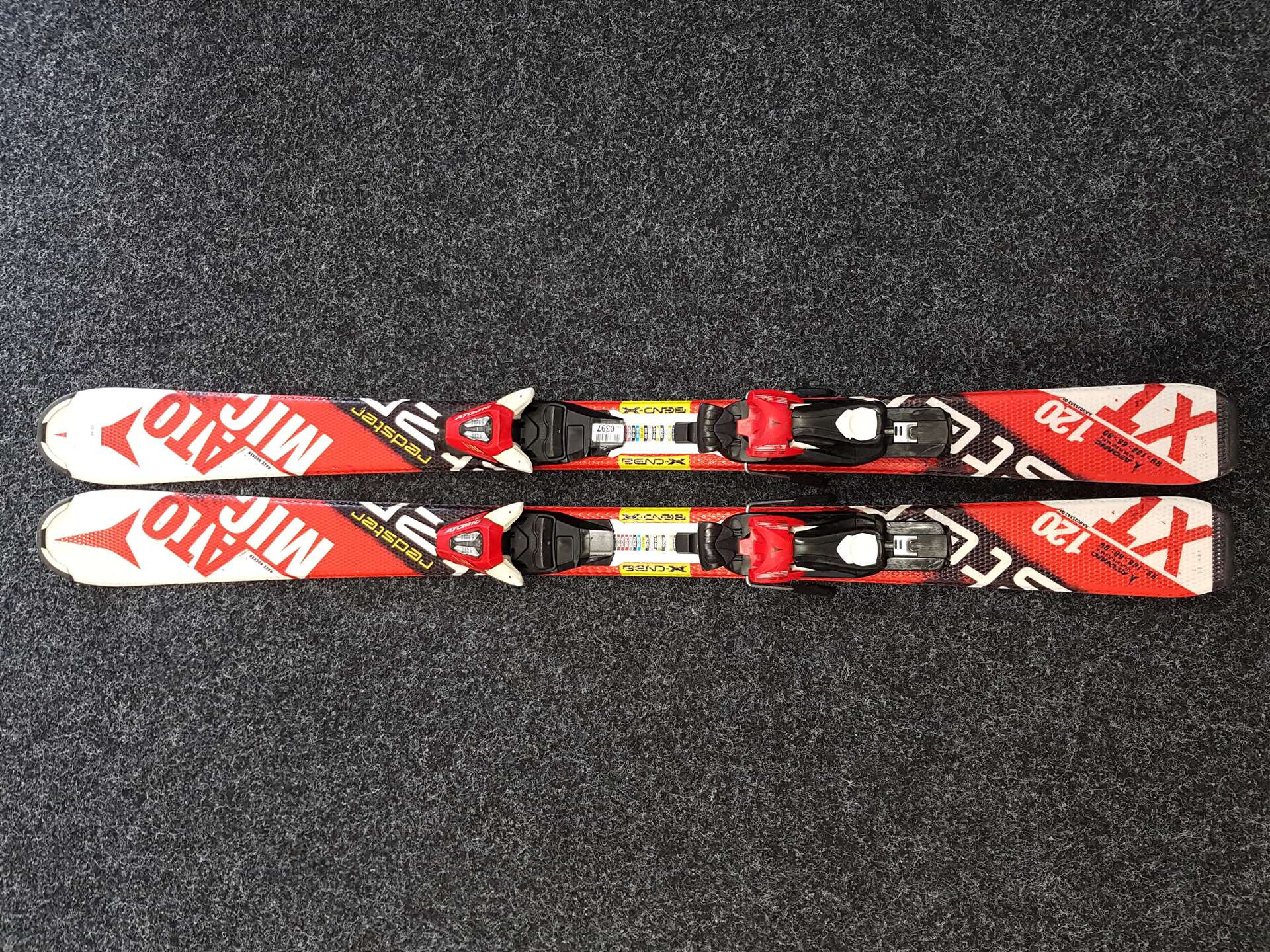 Použité detské lyže ATOMIC Redster XT + viazanie Atomic XTE 045