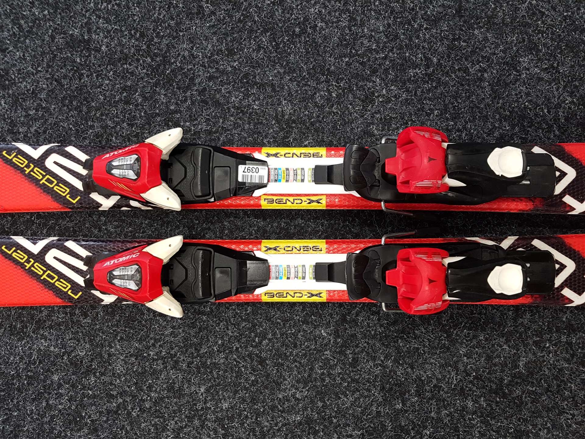 Použité detské lyže ATOMIC Redster XT + viazanie Atomic XTE 045