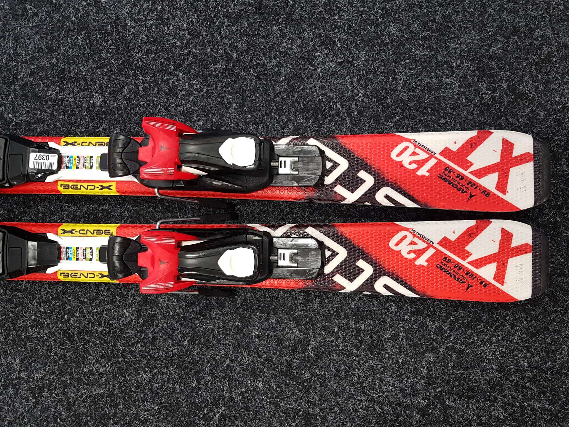 Použité detské lyže ATOMIC Redster XT + viazanie Atomic XTE 045
