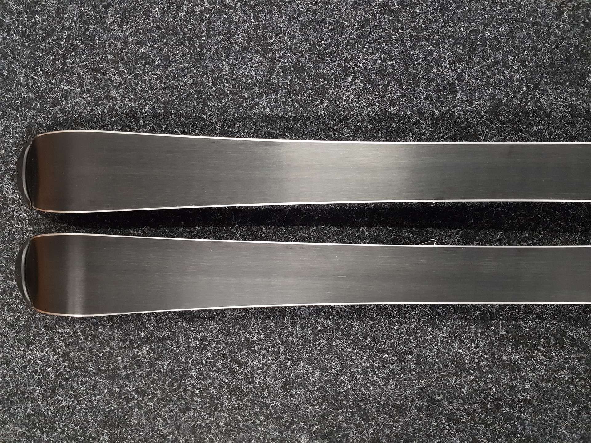 Použité detské lyže HEAD SpartaCuche + viazanie Head LR 4.5