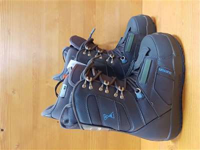 Použité snowboardové topánky BURTON Progression W