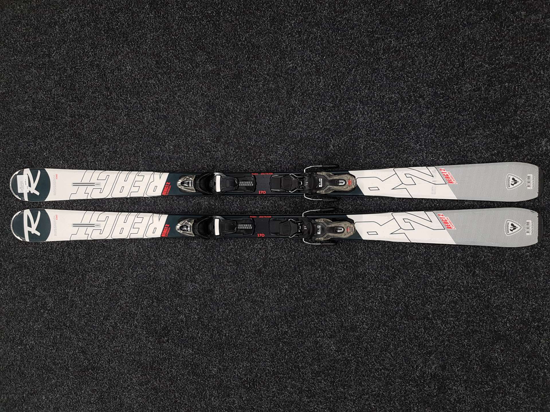Použité lyže ROSSIGNOL React 2 Carbon + viazanie Look Xpress 10