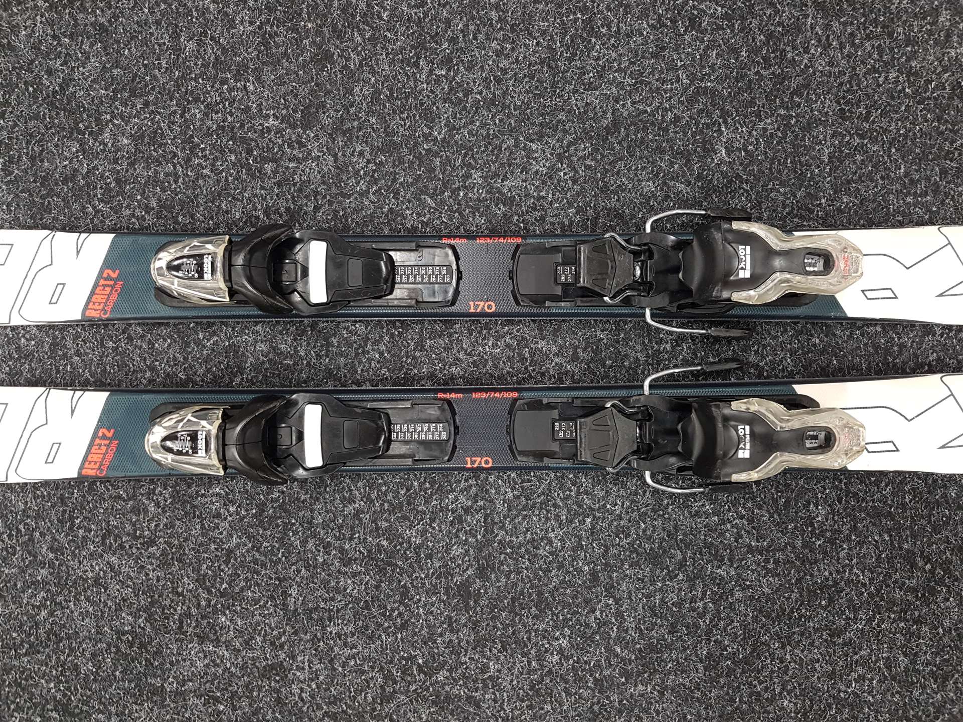Použité lyže ROSSIGNOL React 2 Carbon + viazanie Look Xpress 10