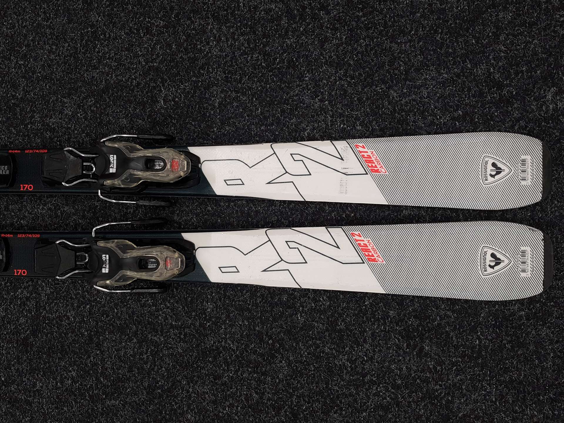 Použité lyže ROSSIGNOL React 2 Carbon + viazanie Look Xpress 10