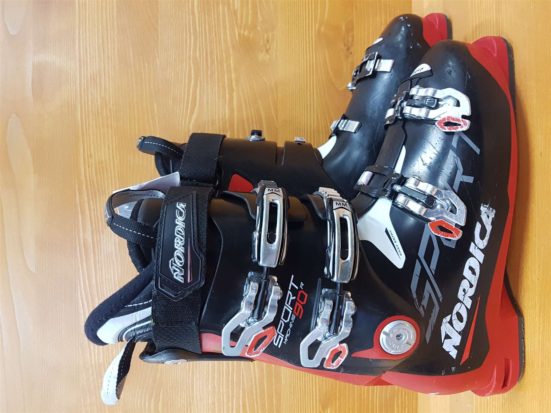 Použité lyžiarky NORDICA SPORT MACHINE 90